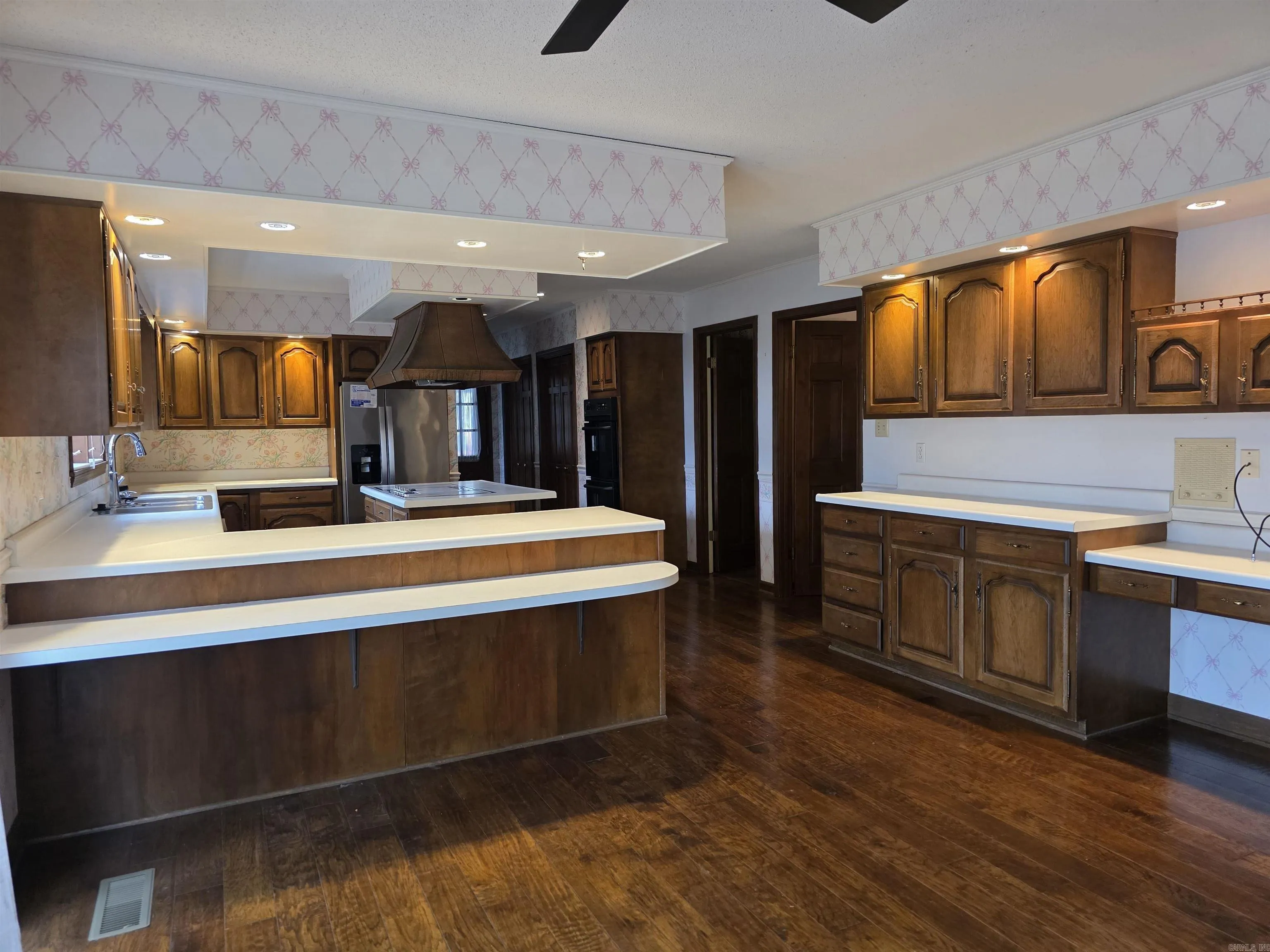 Property at 305  Highway 140 e - Image 9