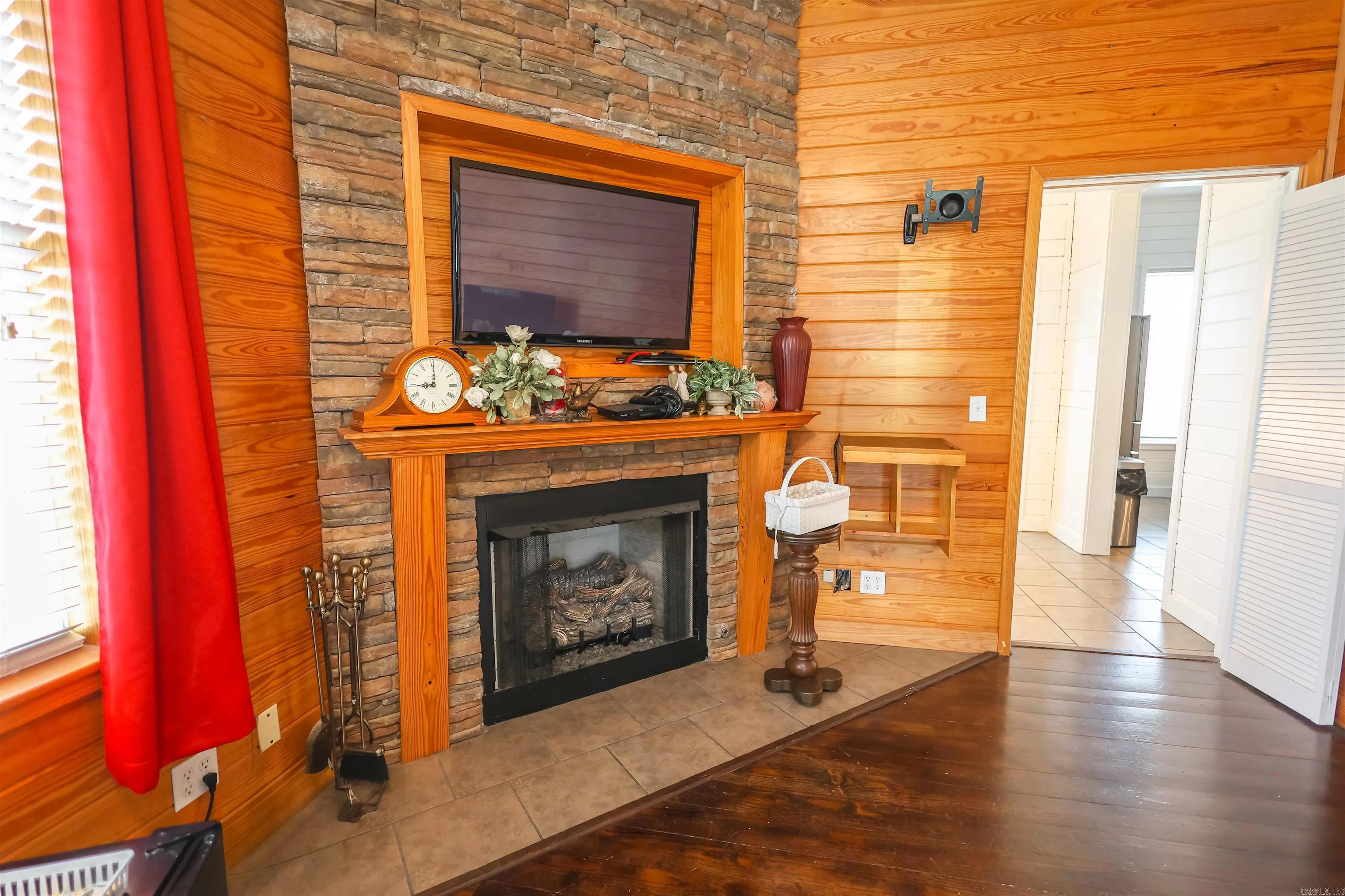 Property at 114 N Main - Image 15