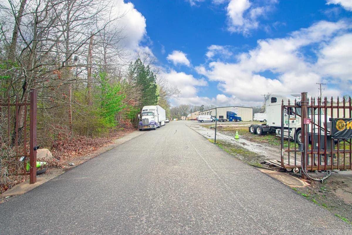 Property at 10605  Sibley hole - Image 8