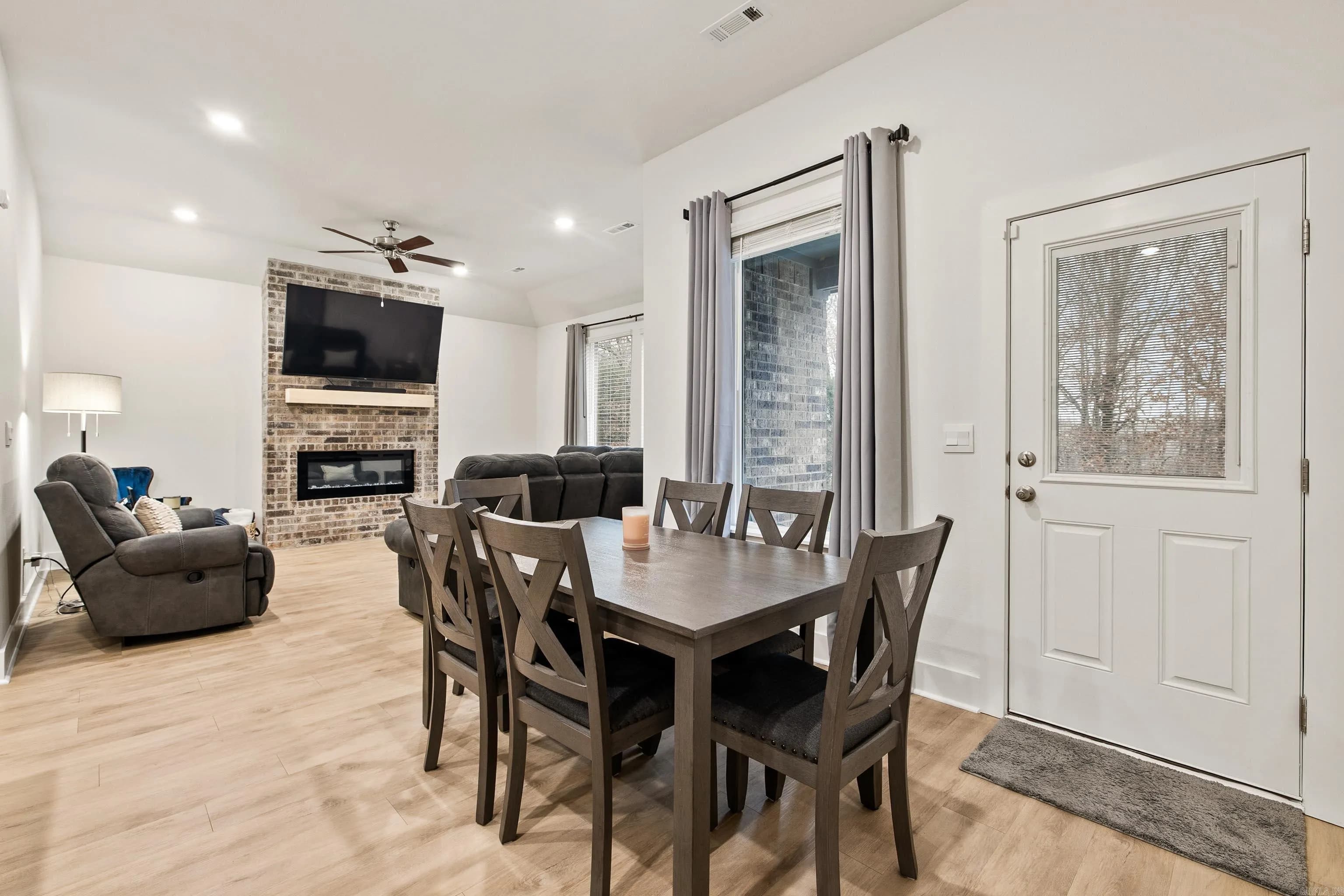 Property at 213  Lainey - Image 12