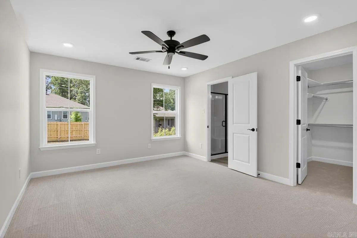 Property at 212  Pineview - Image 17