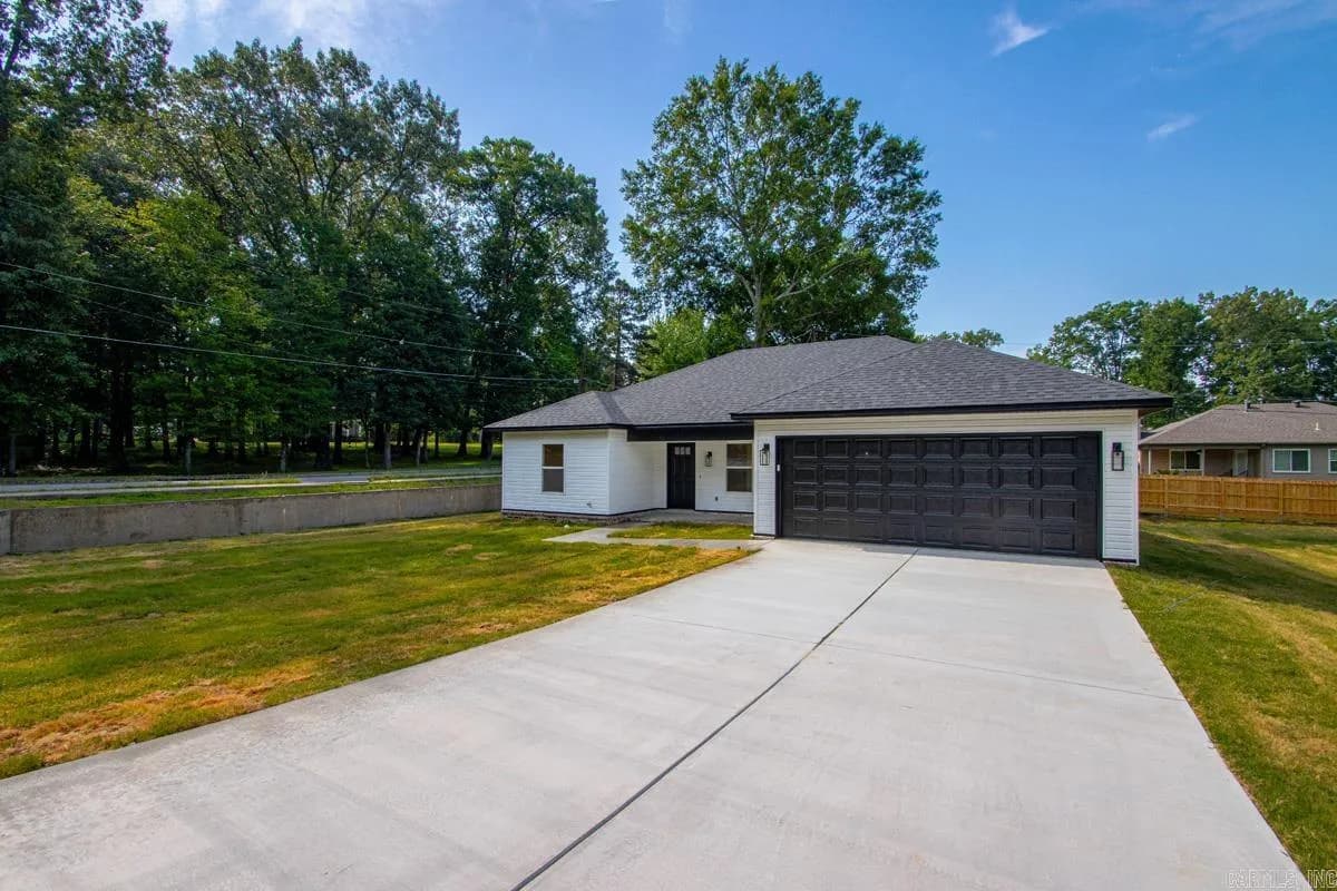 Property at 214  Pineview - Image 2