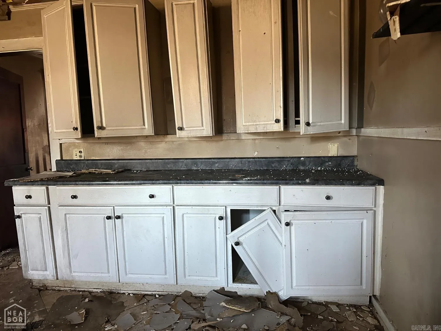 Property at 927  Cherry - Image 4