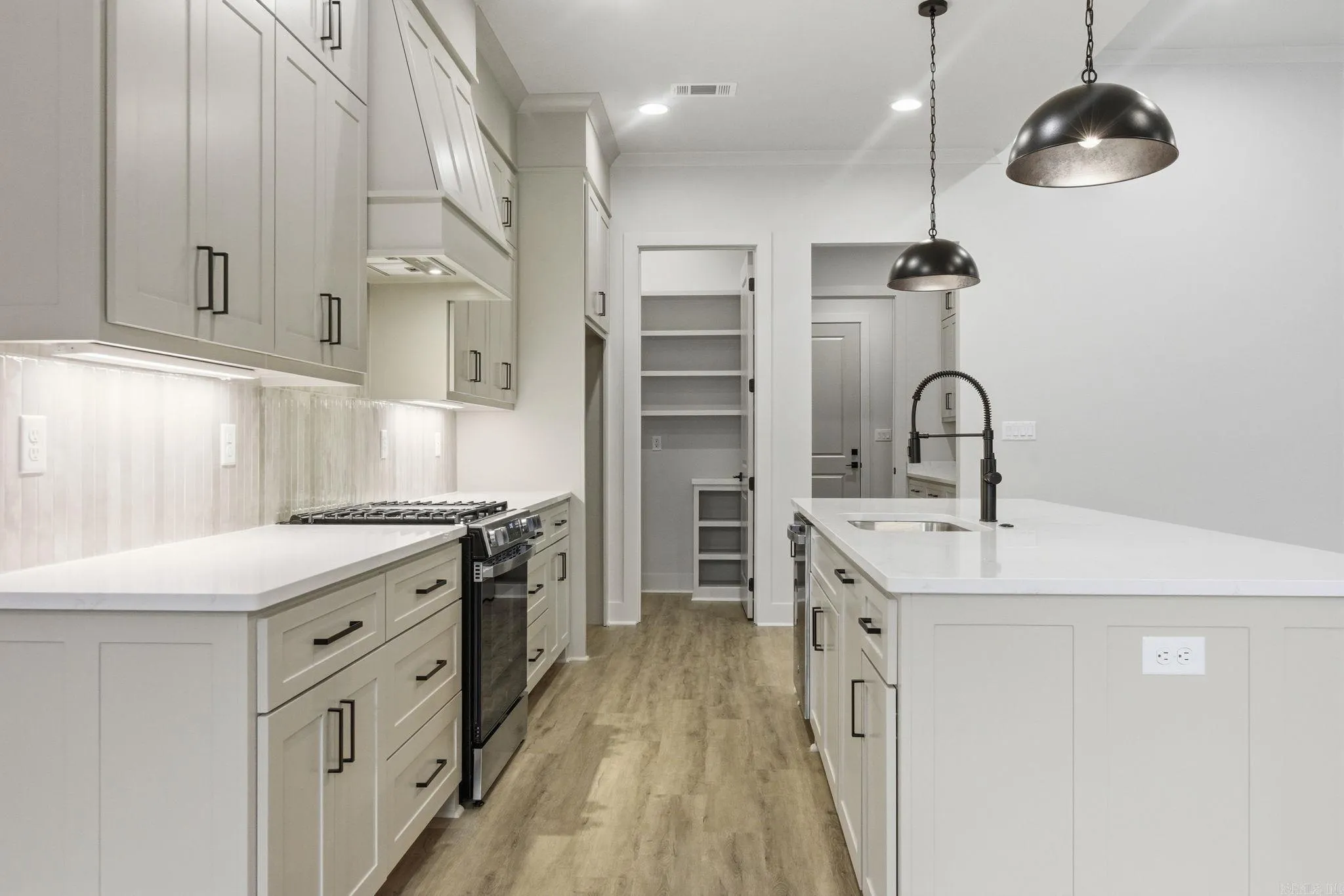 Property at 304  Edgewood - Image 10