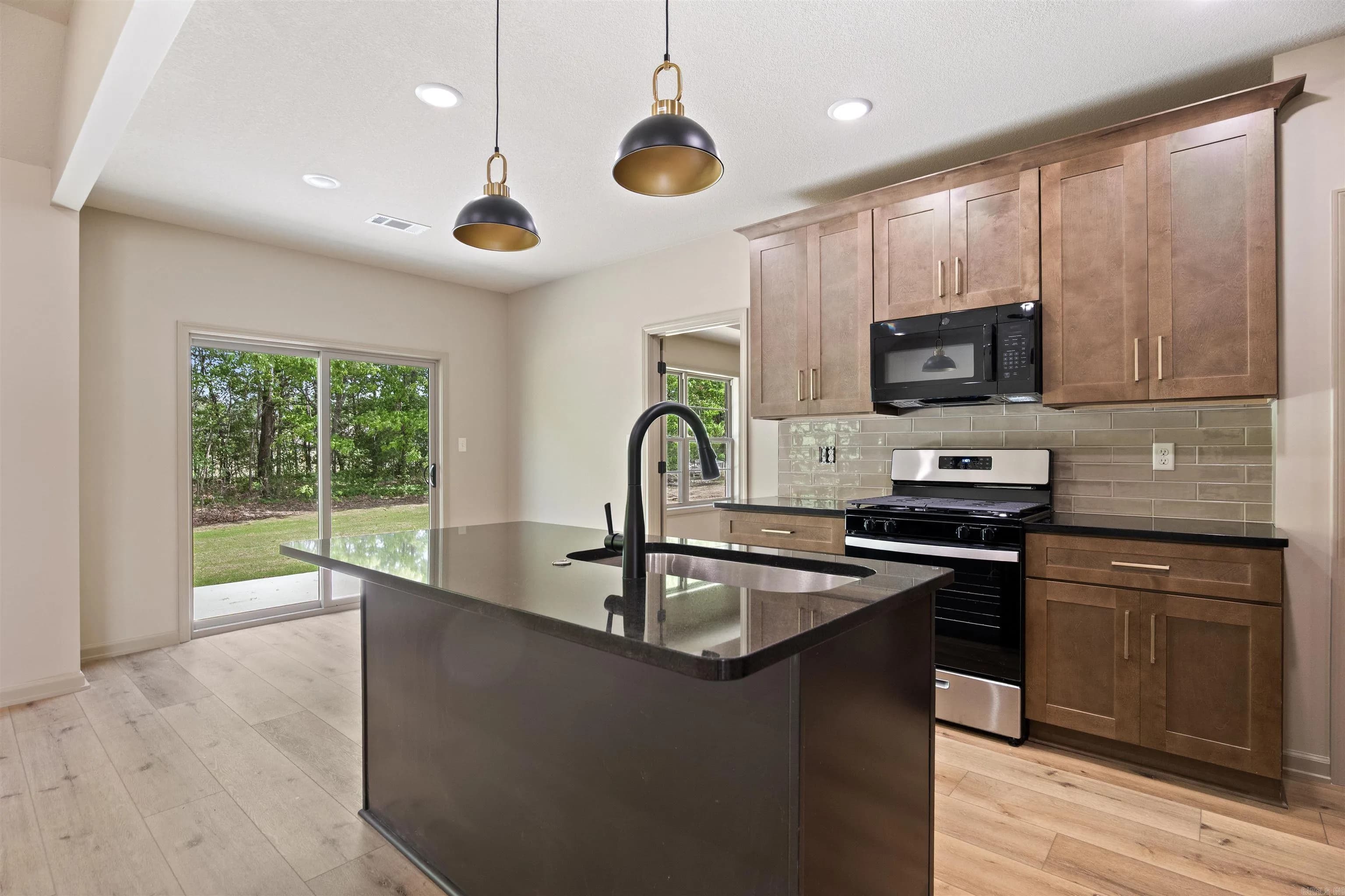Property at 419  Gia - Image 15