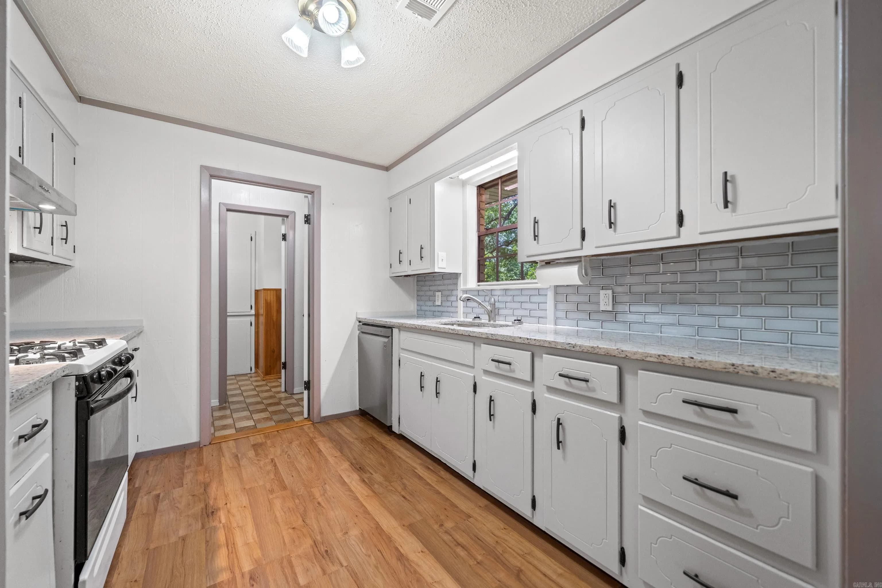 Property at 250  Mission - Image 8