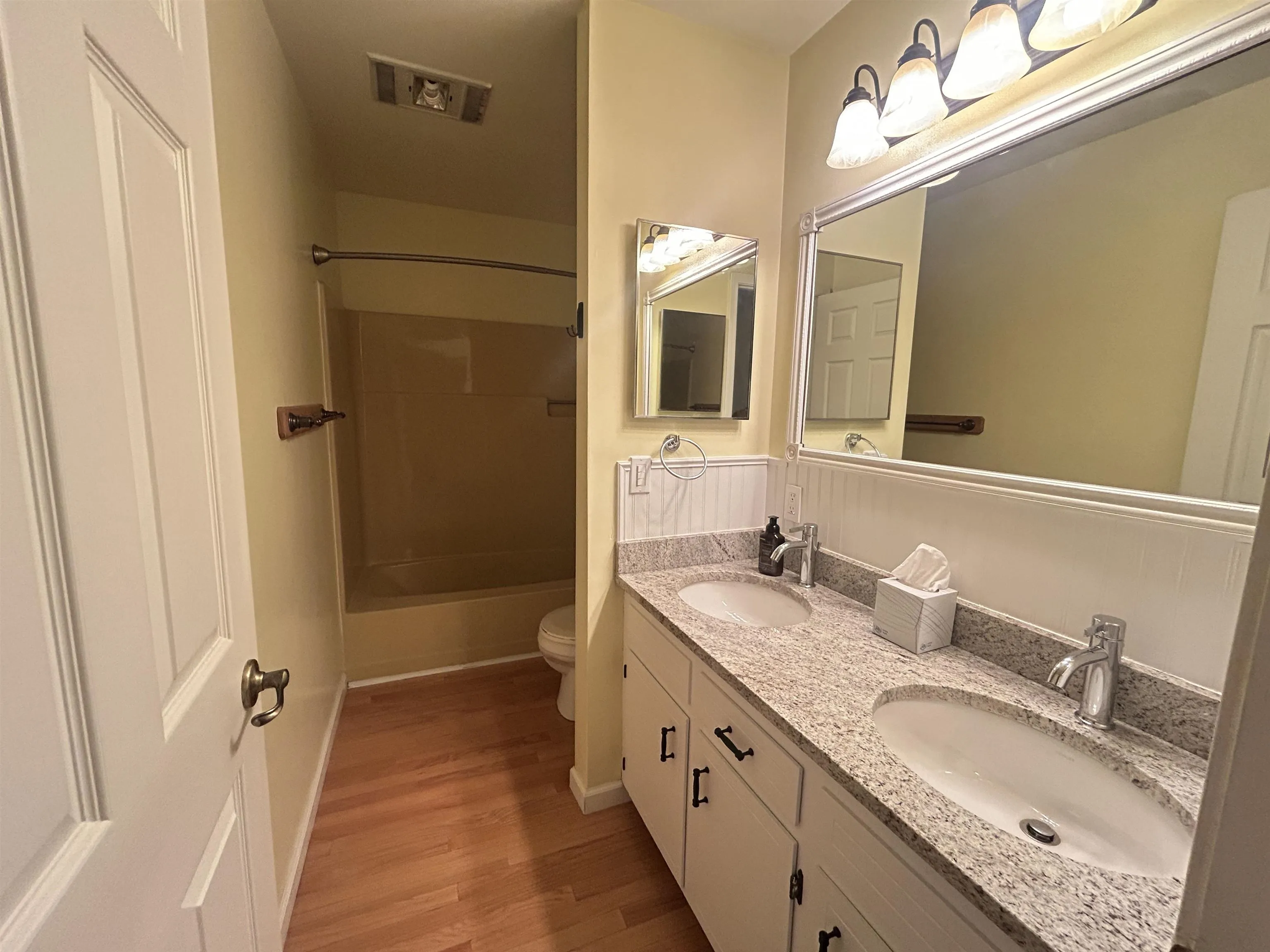 Property at 404  Evans - Image 16
