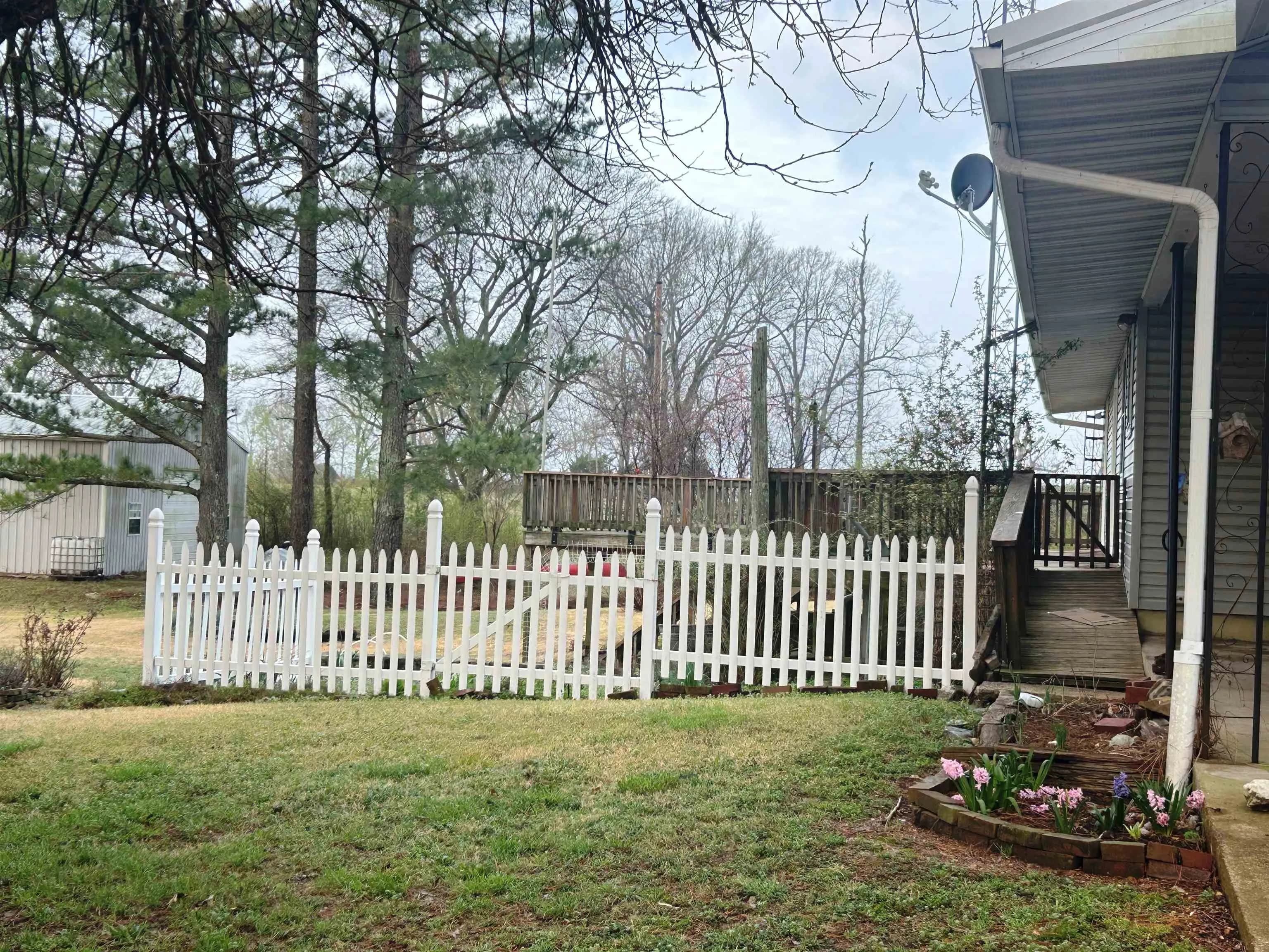 Property at 404  Evans - Image 6