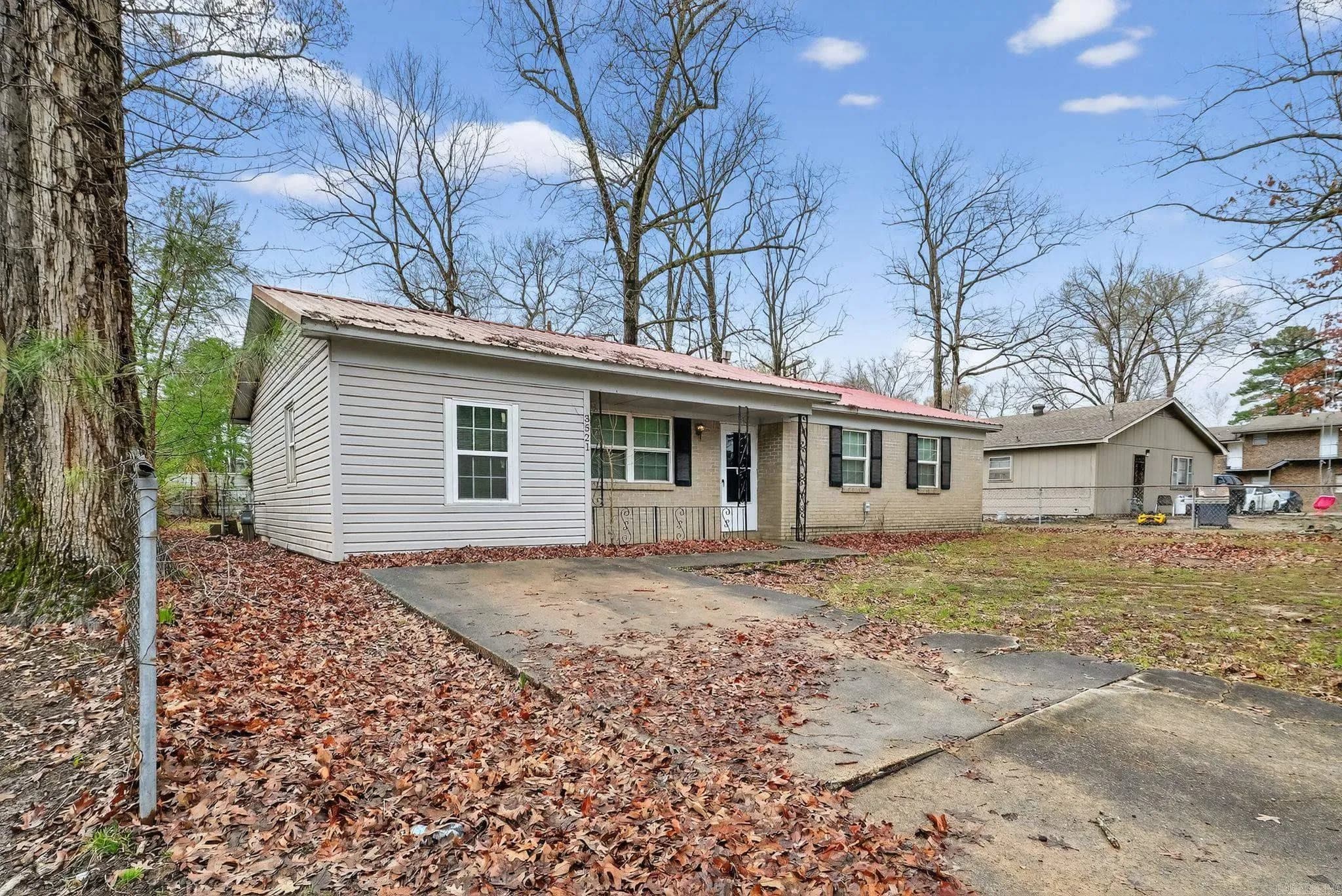 Property at 3521  Pinewood - Image 3