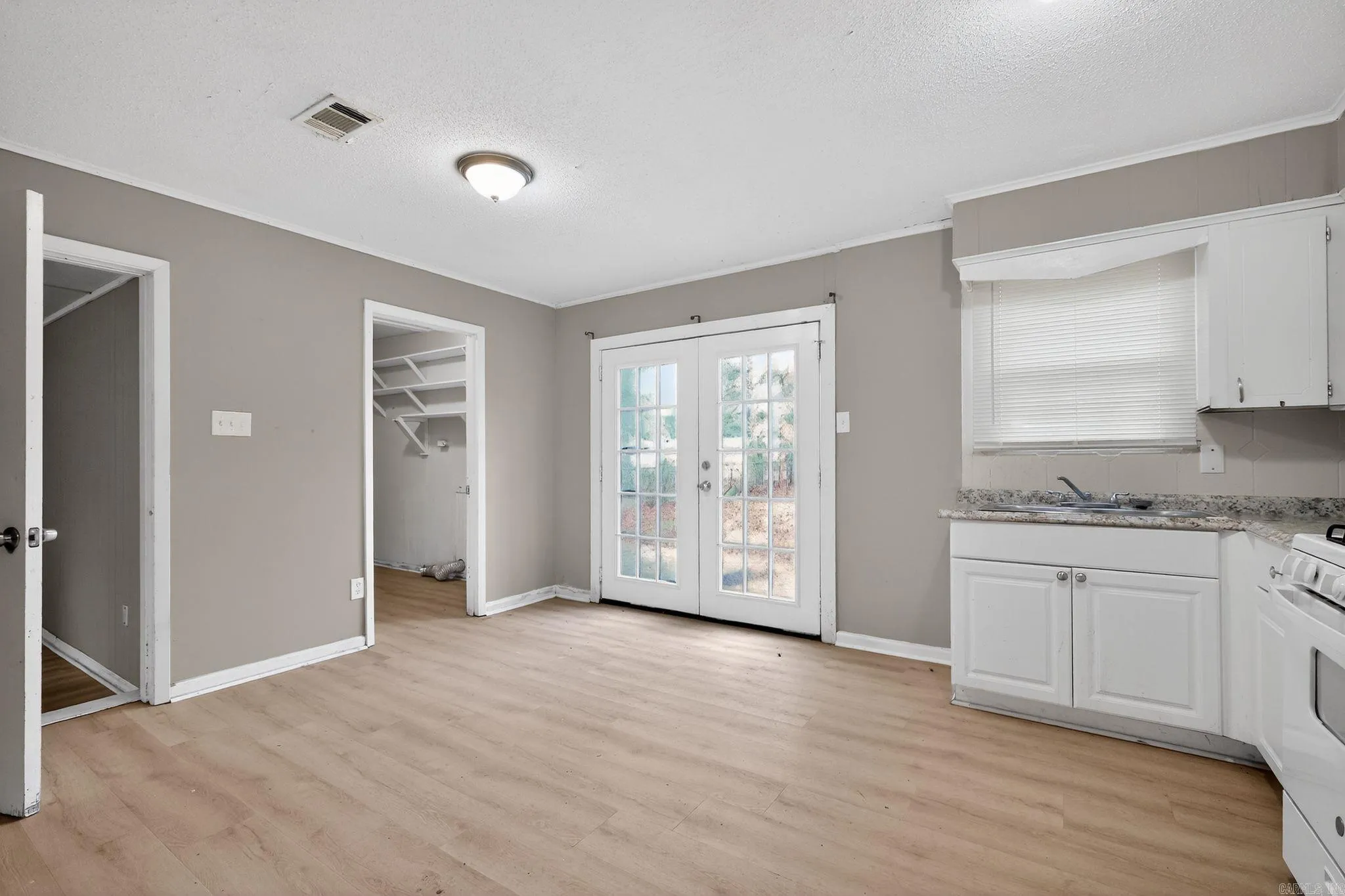 Property at 3521  Pinewood - Image 11