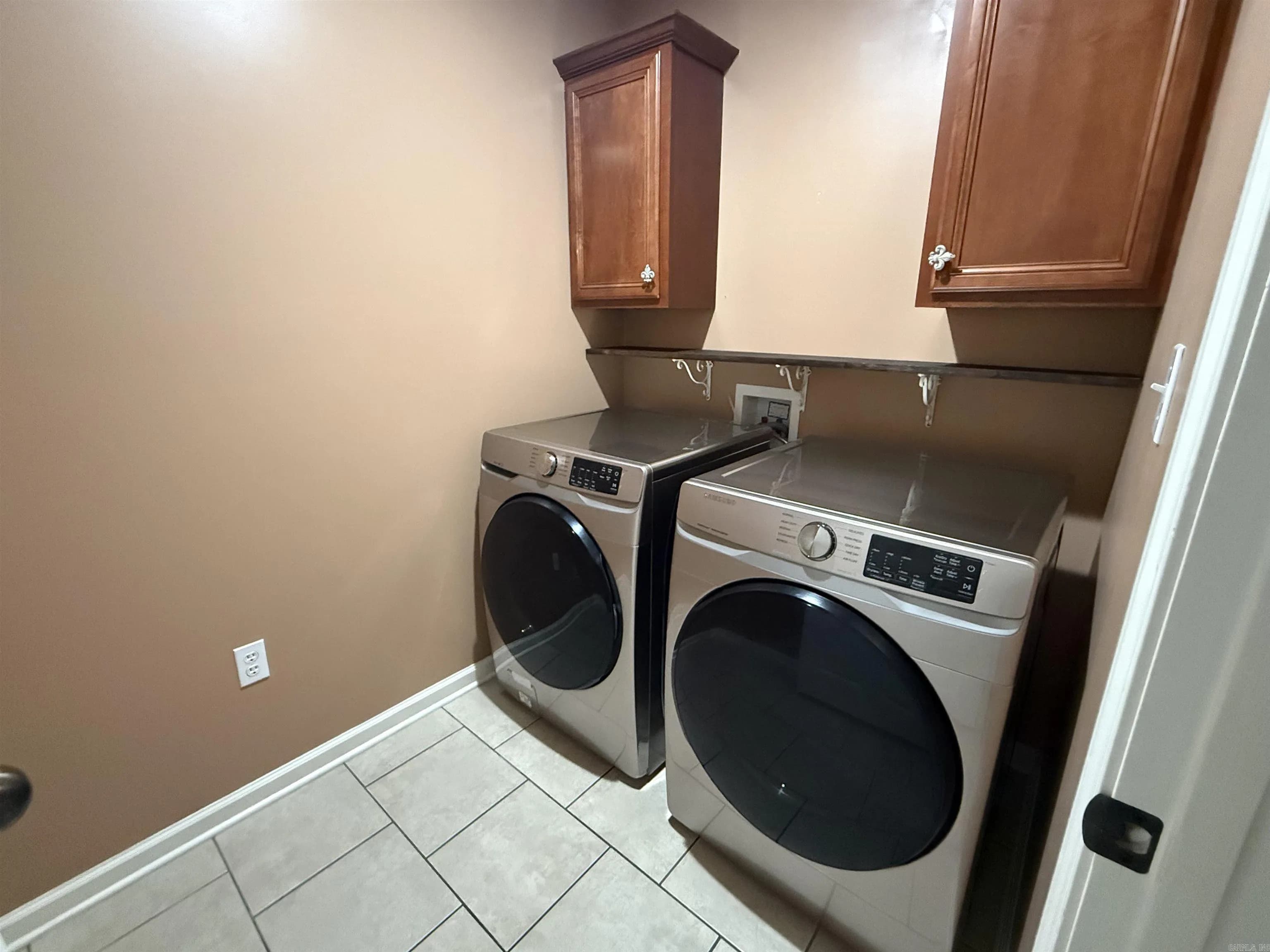 Property at 3608  Ridgeway - Image 7