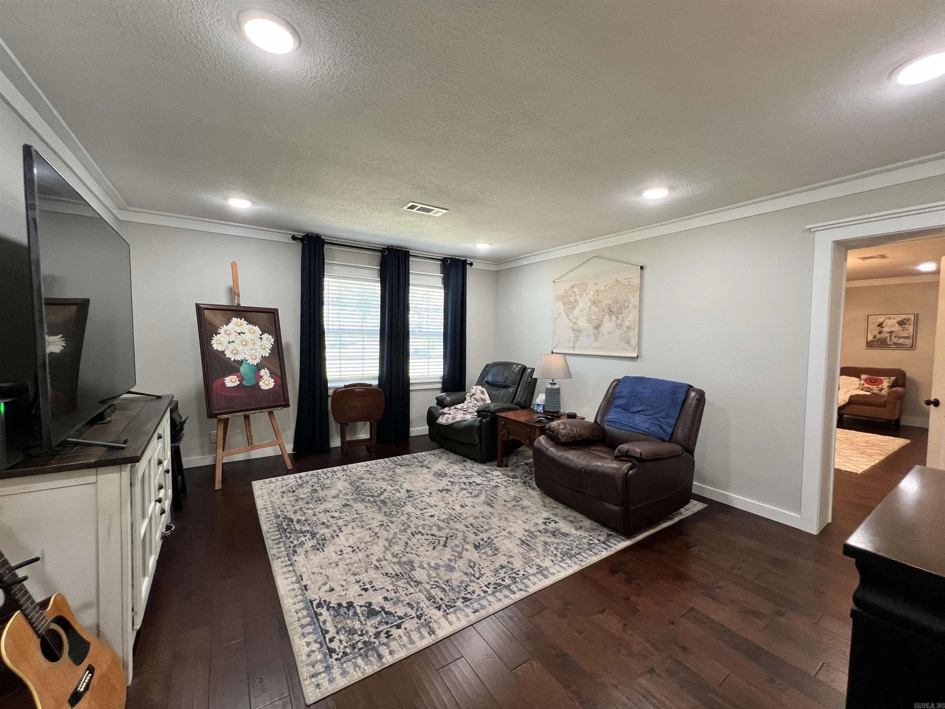 Property at 108 E Victory - Image 31