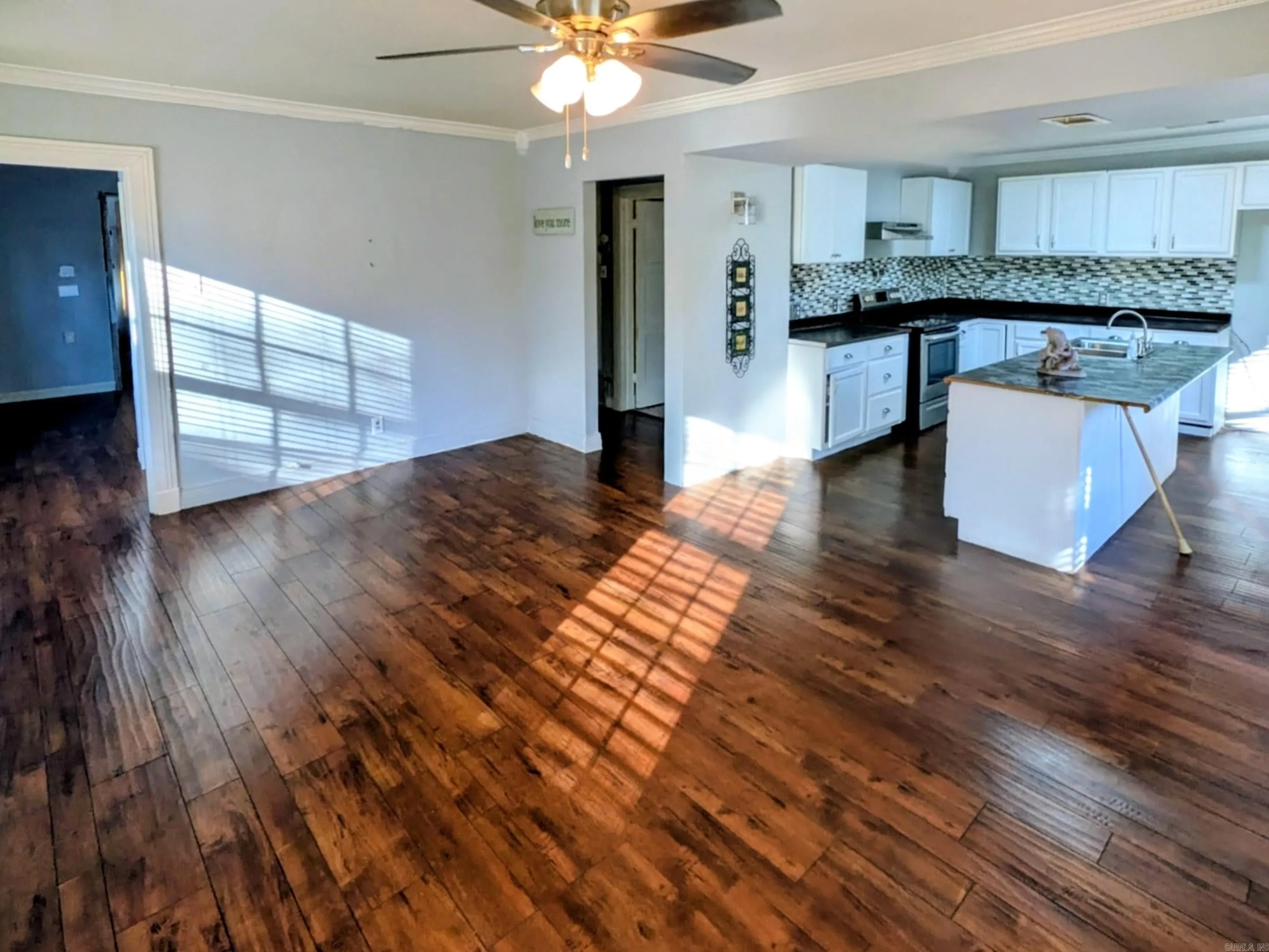 Property at 104  Hillcrest - Image 6