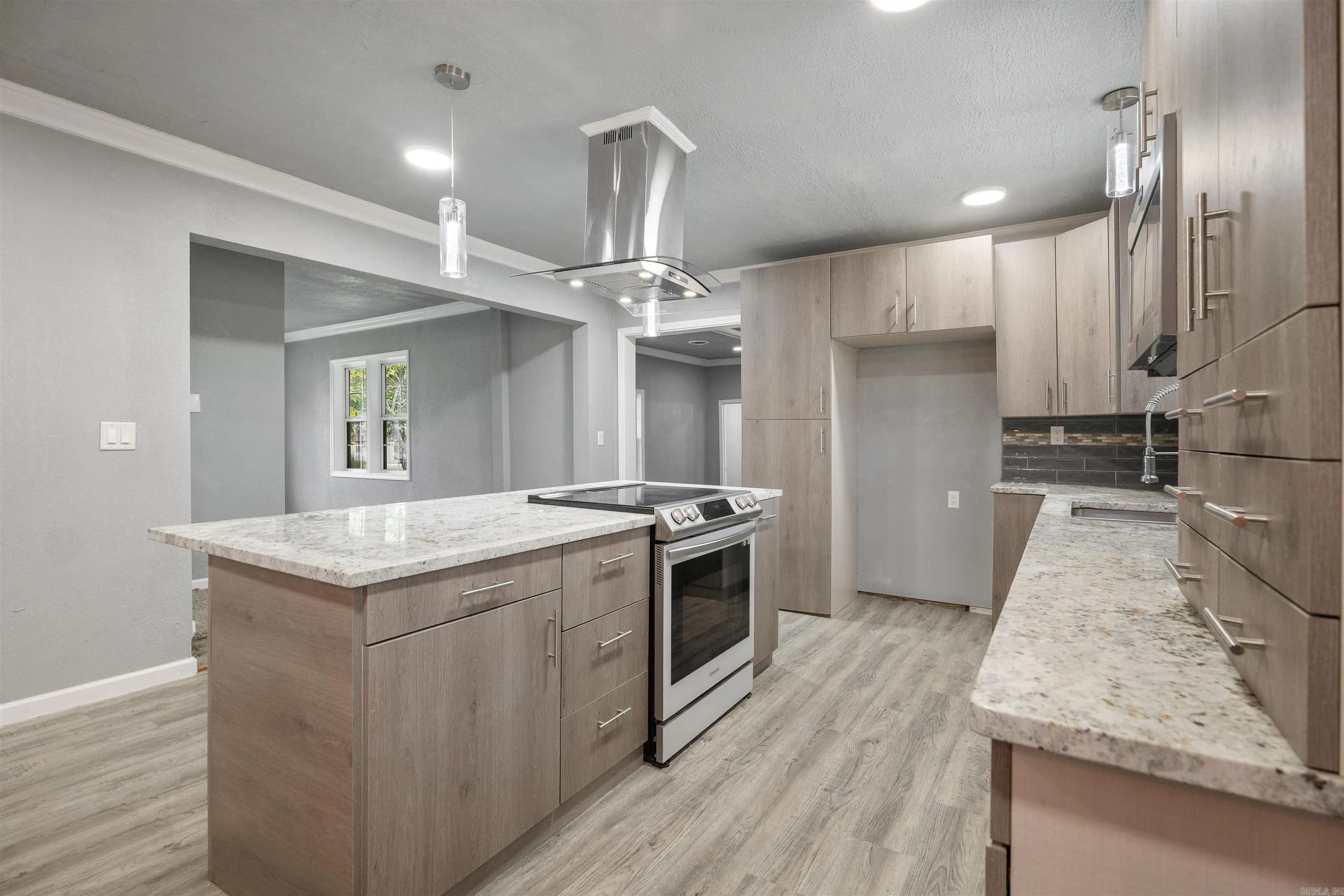 Property at 415 W Pine - Image 18