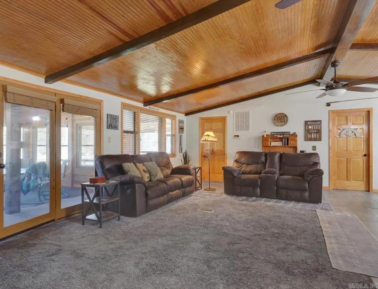 Property at 126  Oakridge - Image 6