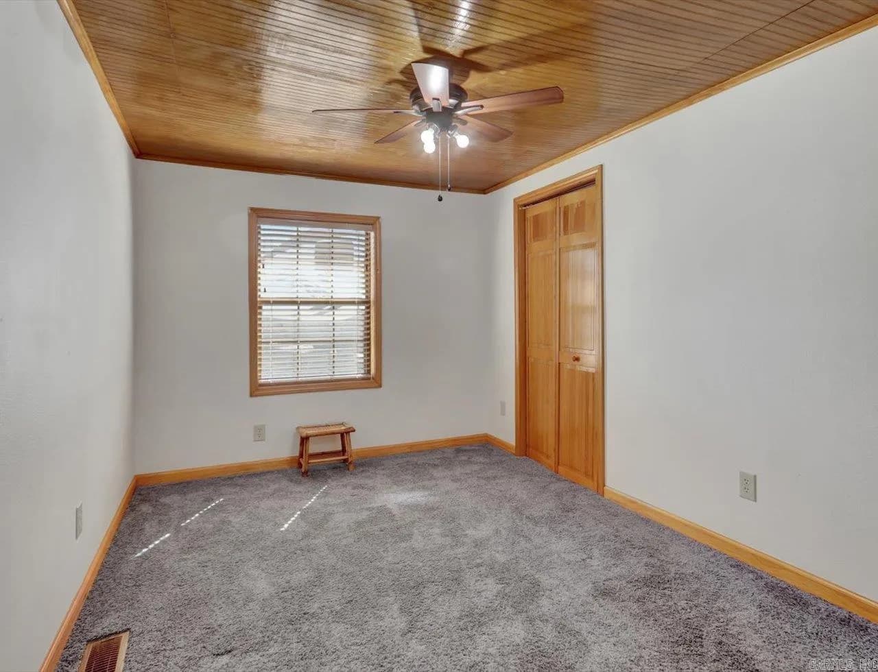 Property at 126  Oakridge - Image 21