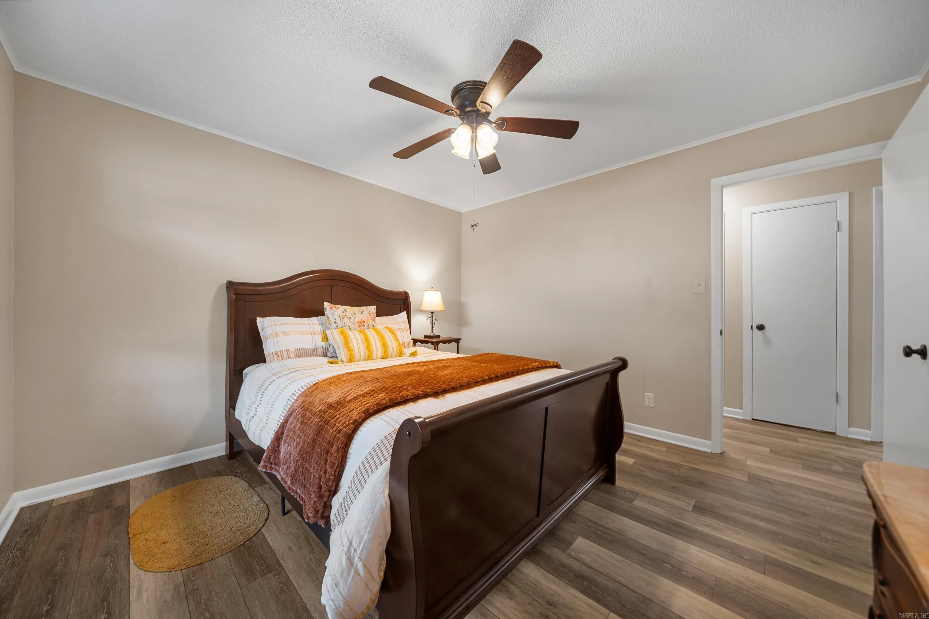 Property at 830  Bellaire - Image 29