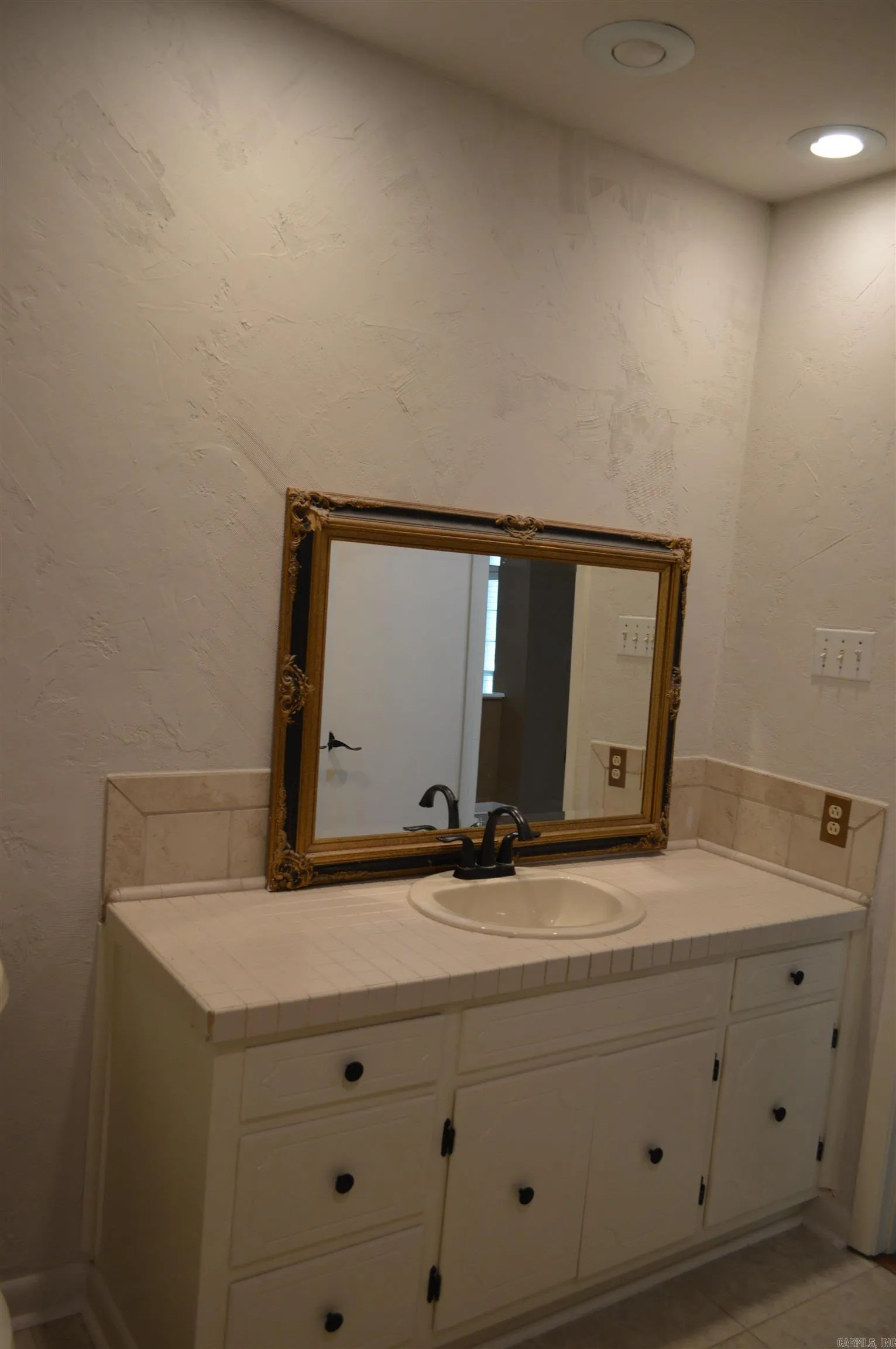 Property at 411  Hillcrest - Image 18