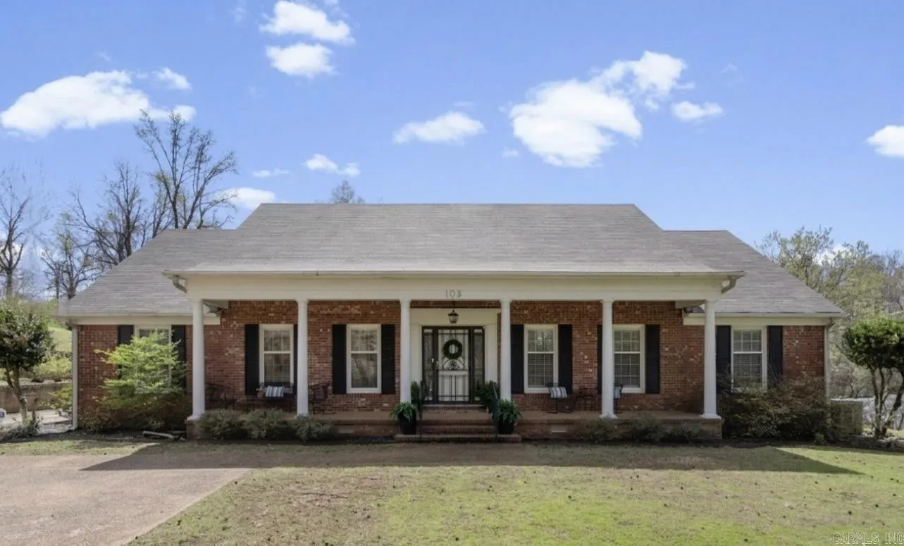 Property at 105  Rose circle - Image 1