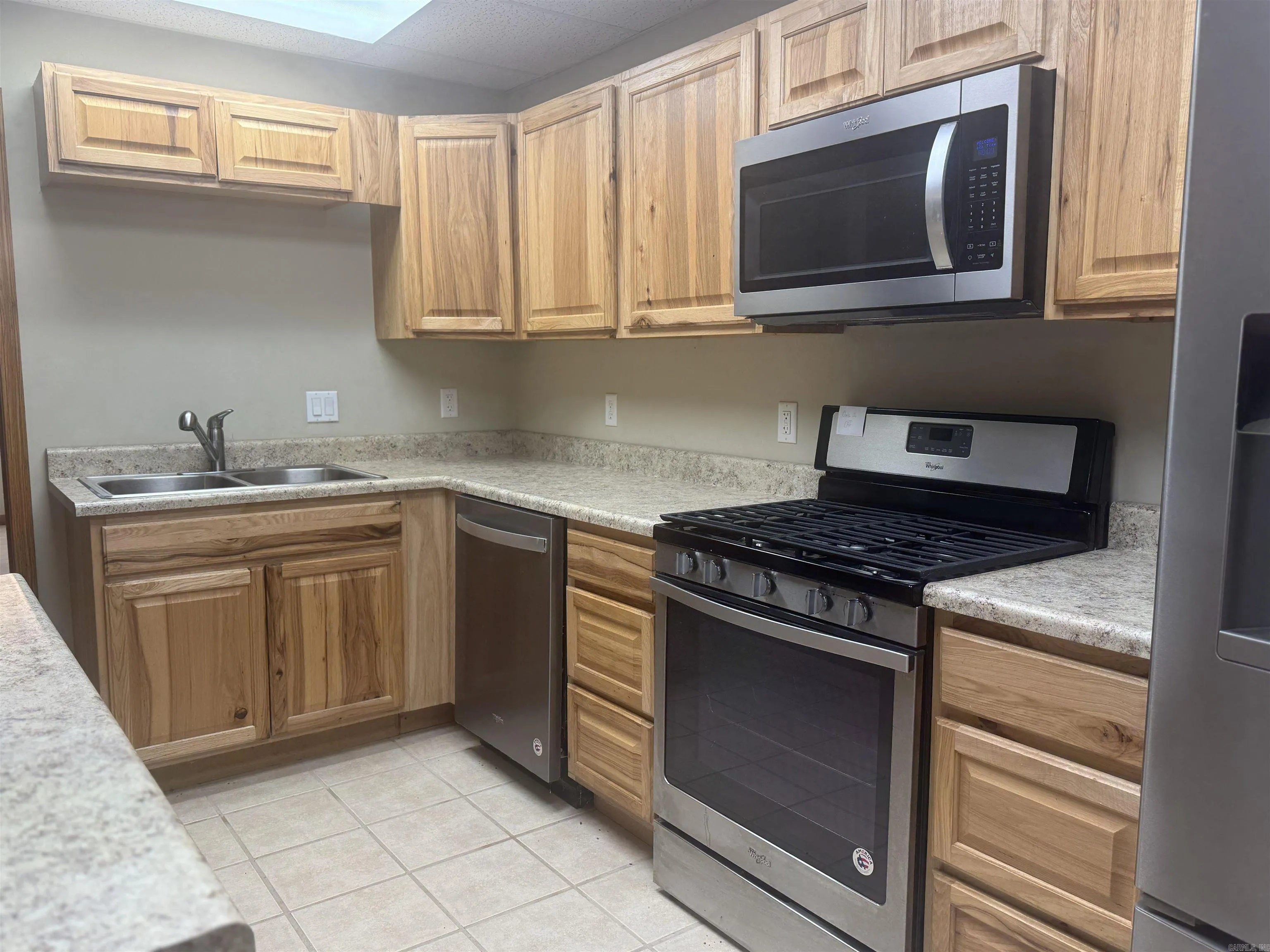 Property at 86  Center - Image 13