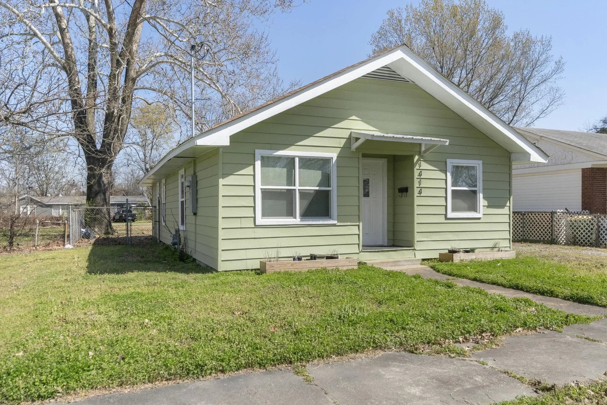 Property at 1414  Vine - Image 2