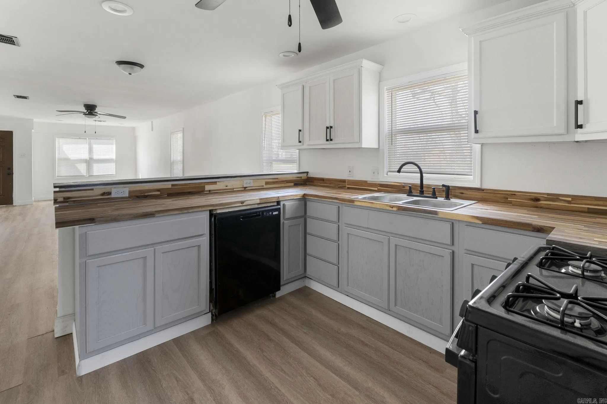 Property at 1414  Vine - Image 12