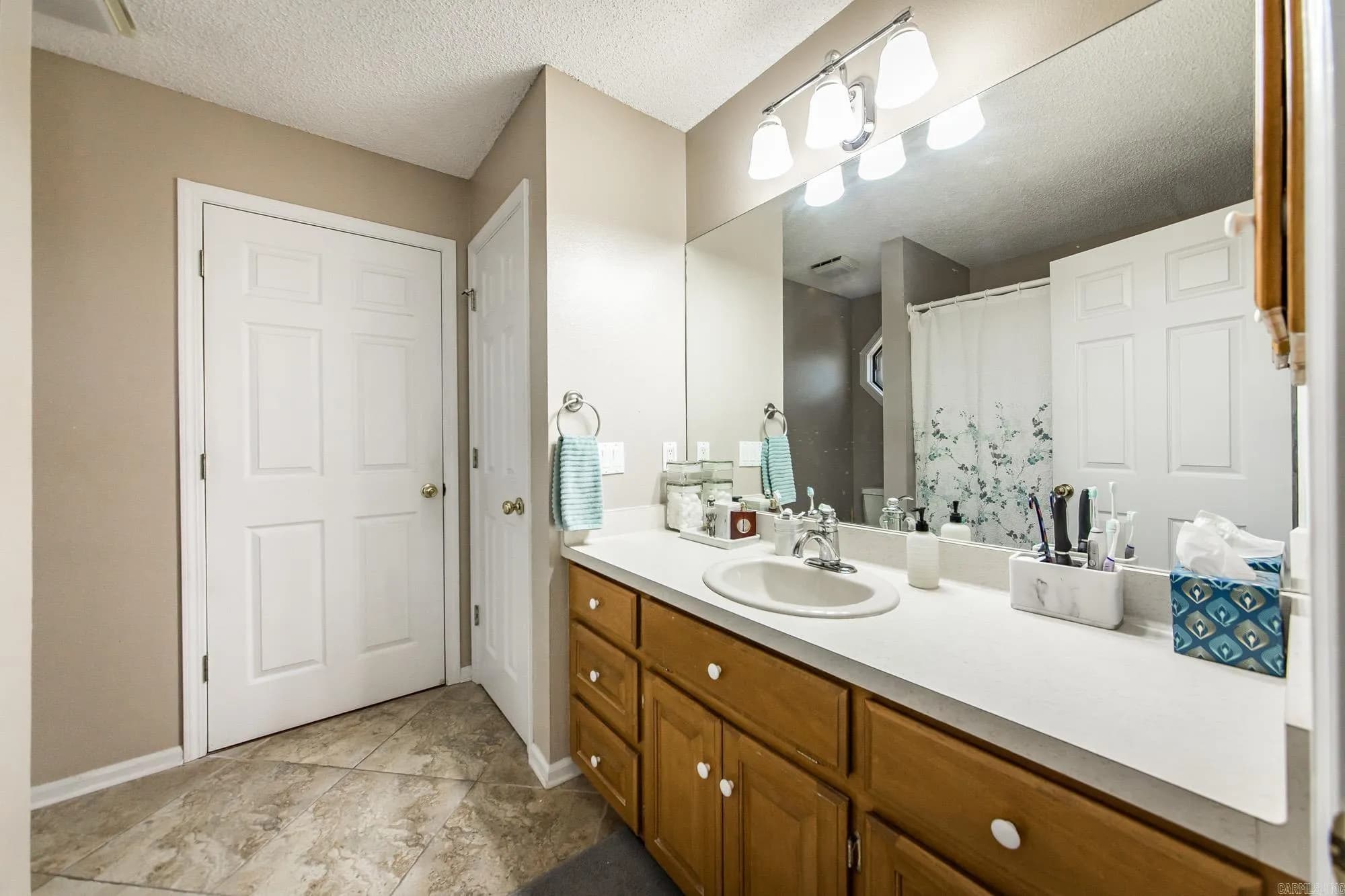 Property at 4  Miranda - Image 33