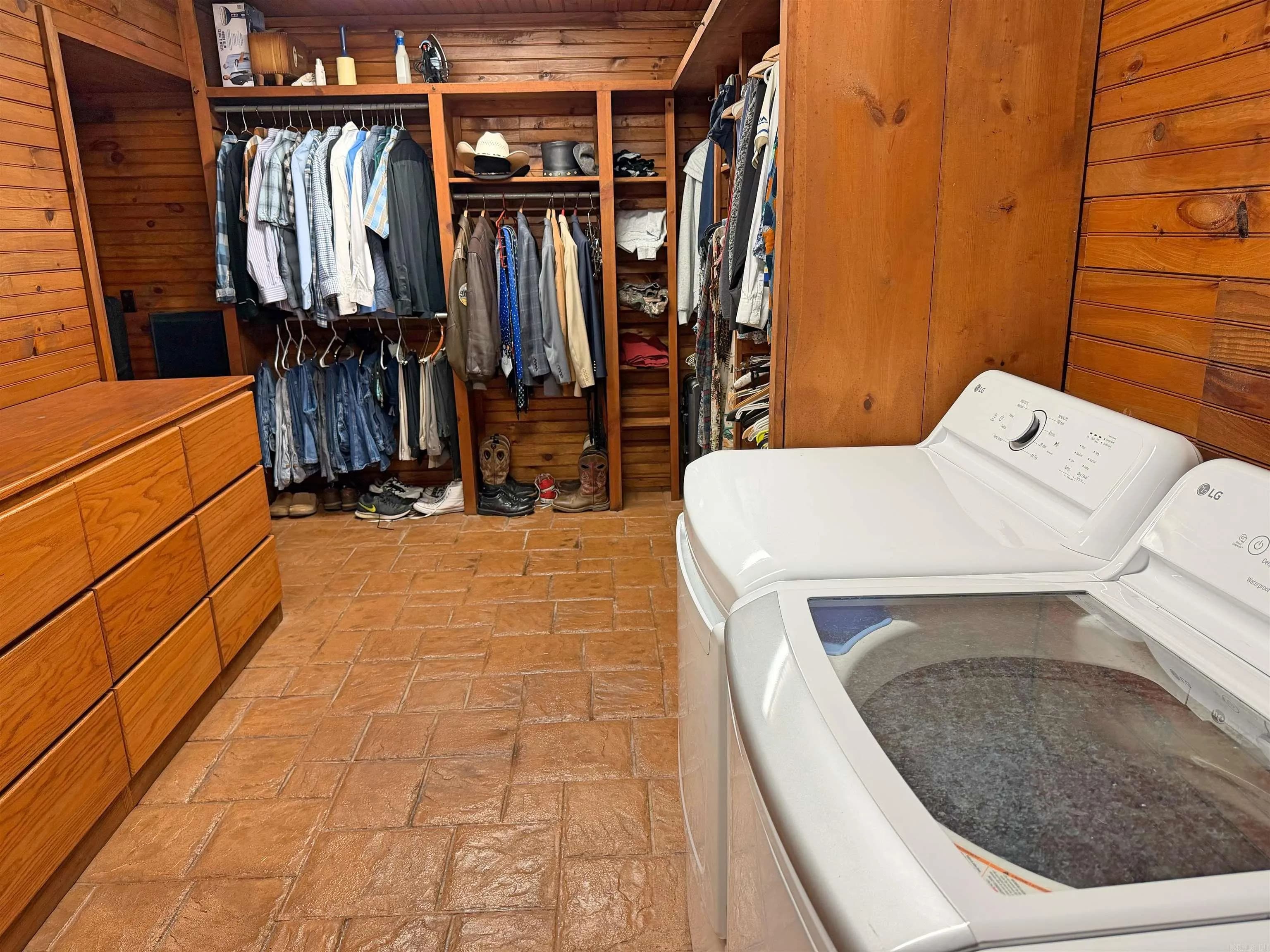 Property at 812  Pitard - Image 20