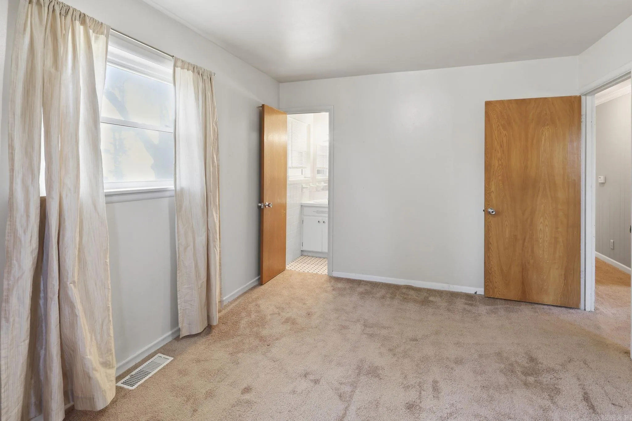 Property at 331  Lakeshore - Image 11