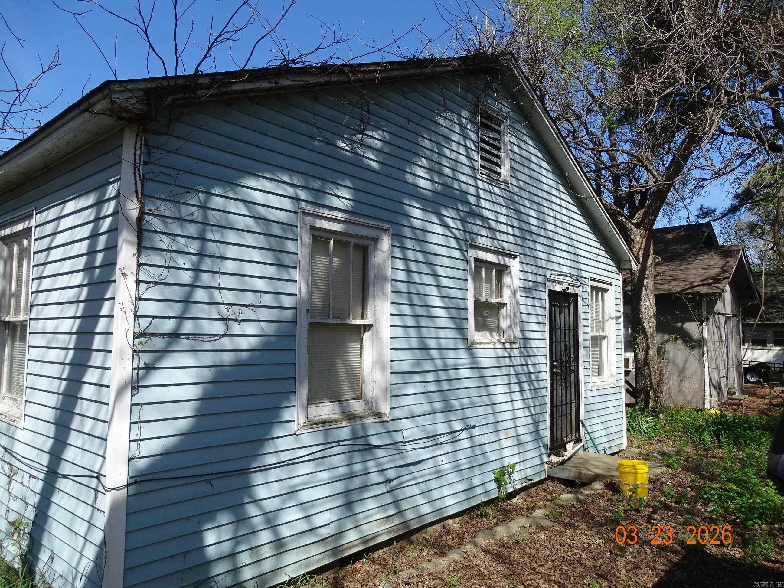 Property at 1815  Thayer - Image 4