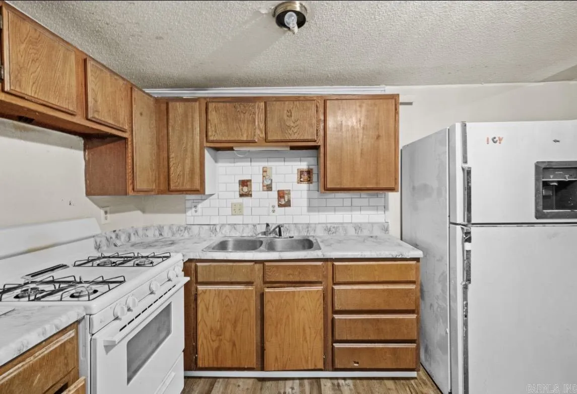 Property at 495  Hwy 365 - Image 9