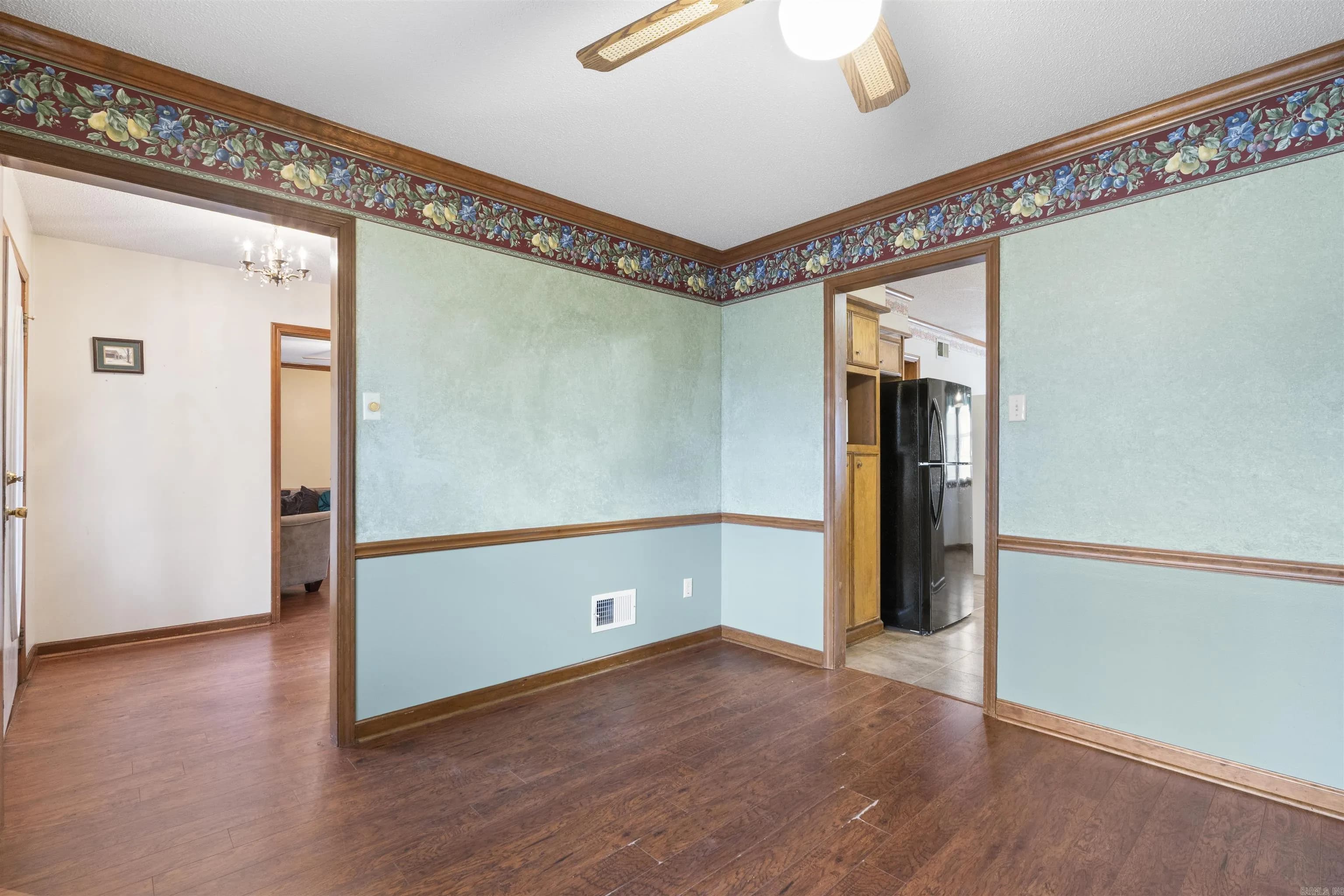 Property at 2409  Ozark - Image 15