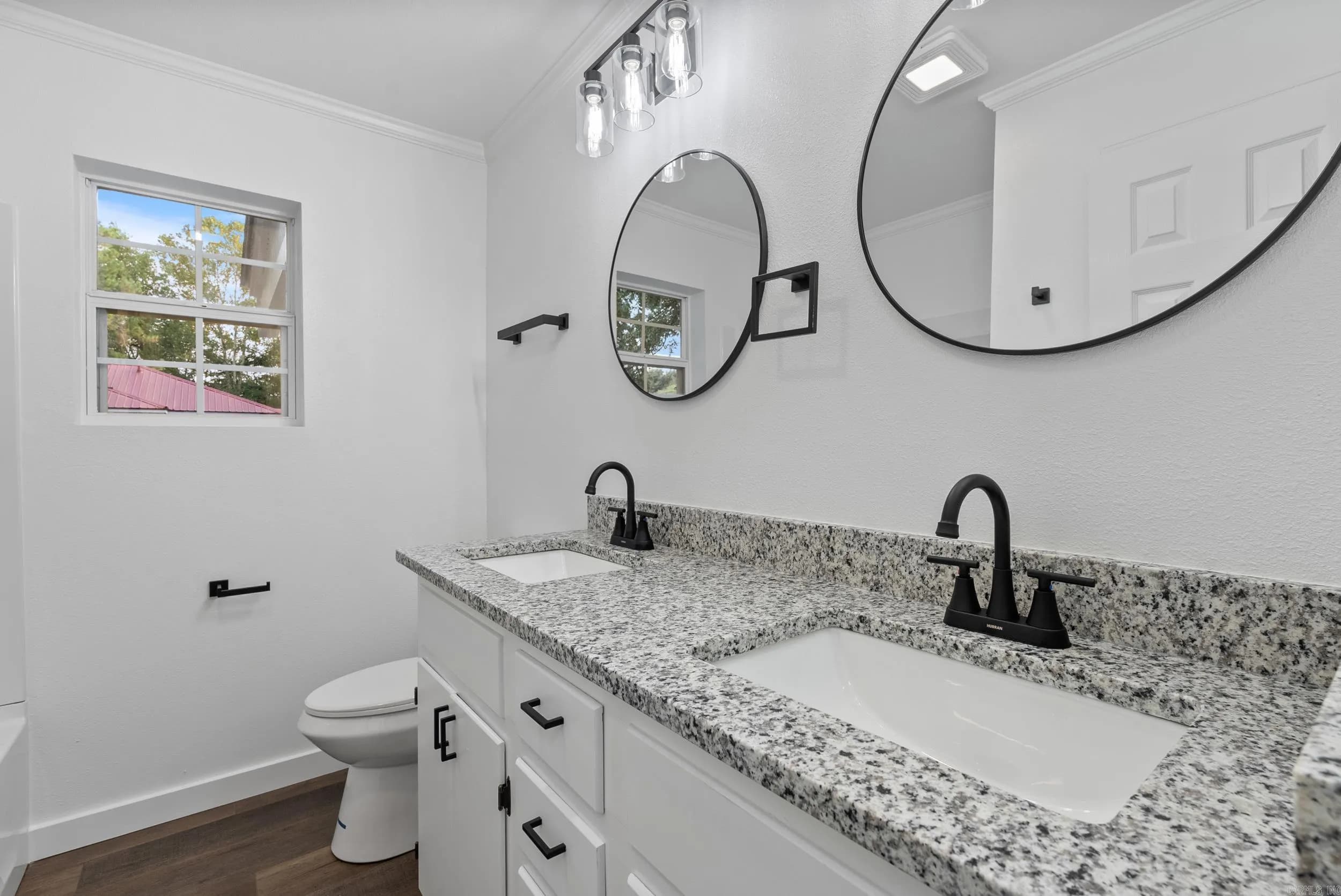Property at 2412  Linwood - Image 26