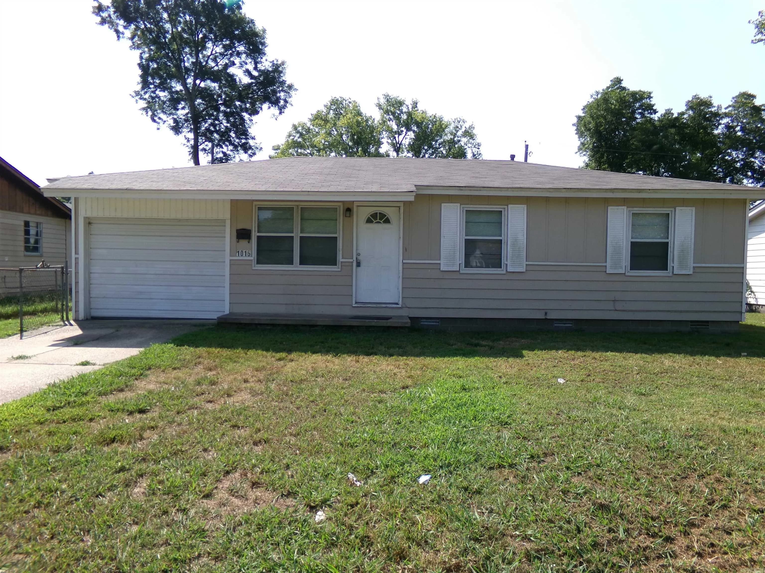 Property at 1016  Roseclair - Image 1