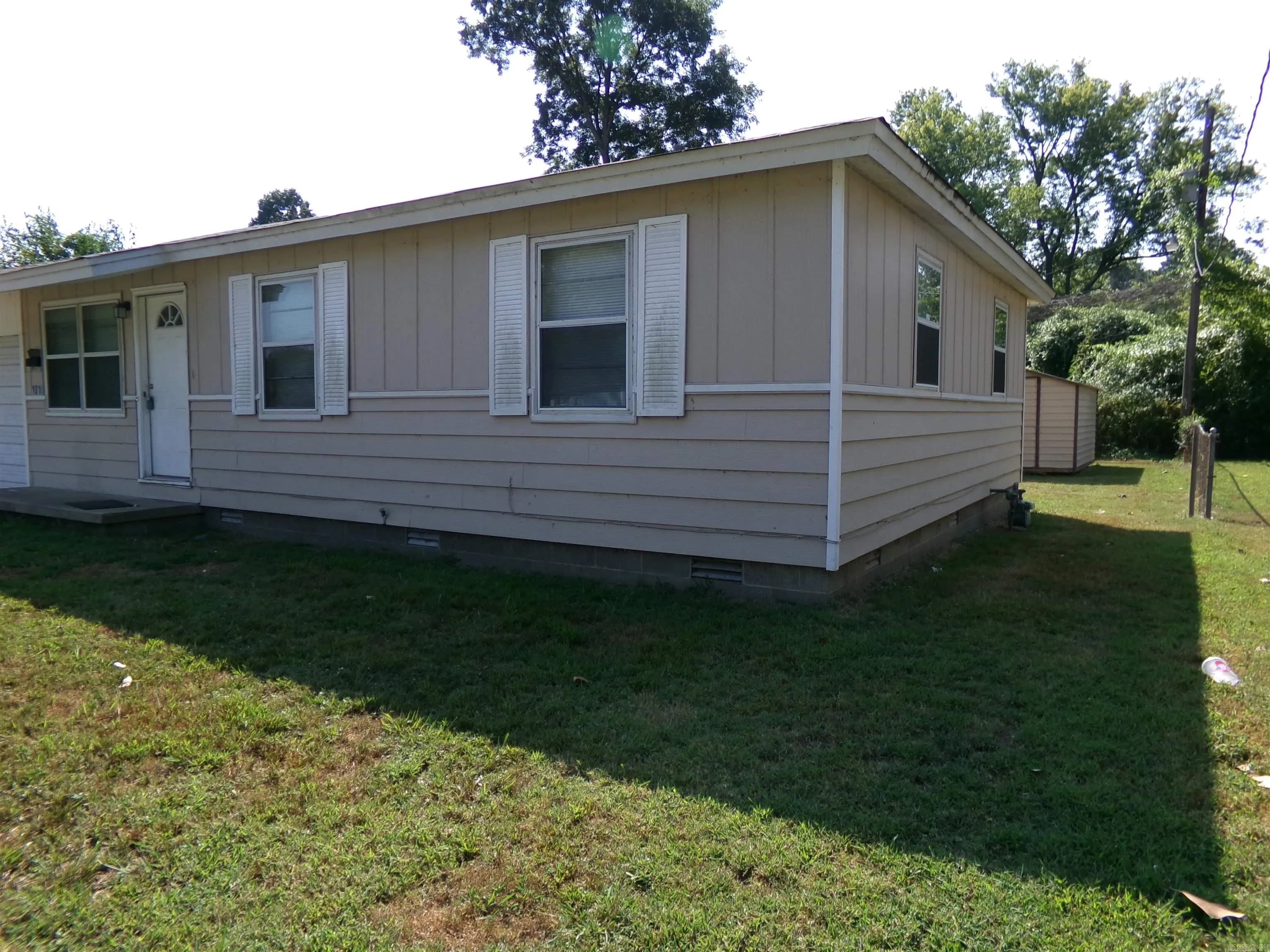 Property at 1016  Roseclair - Image 2