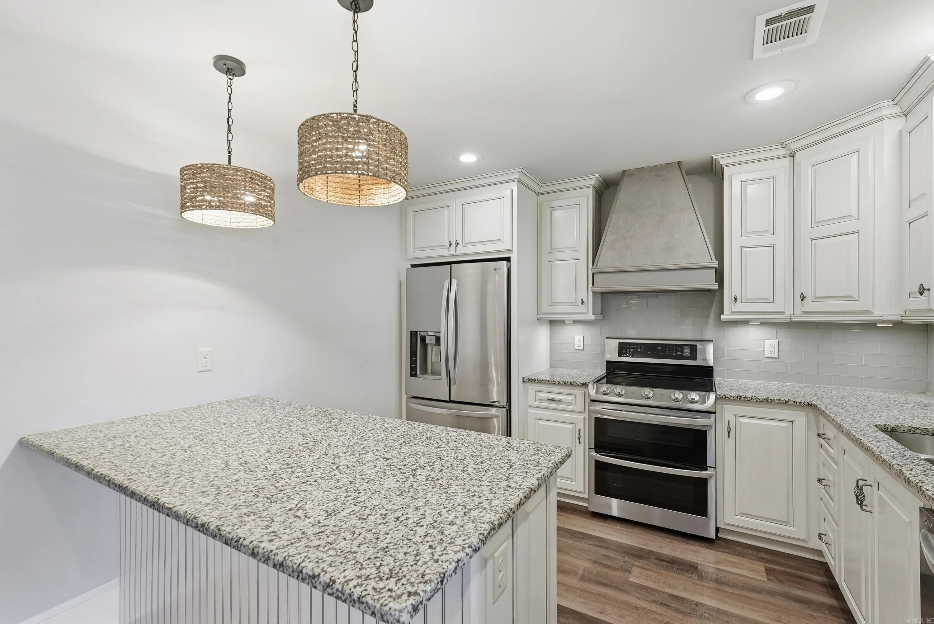 Property at 803  Adamson dr - Image 16