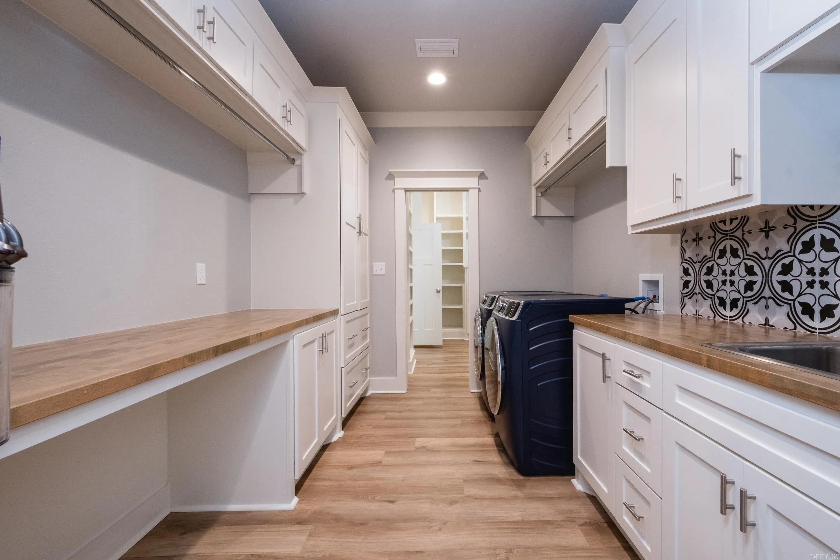 Property at 19  Morris court - Image 23