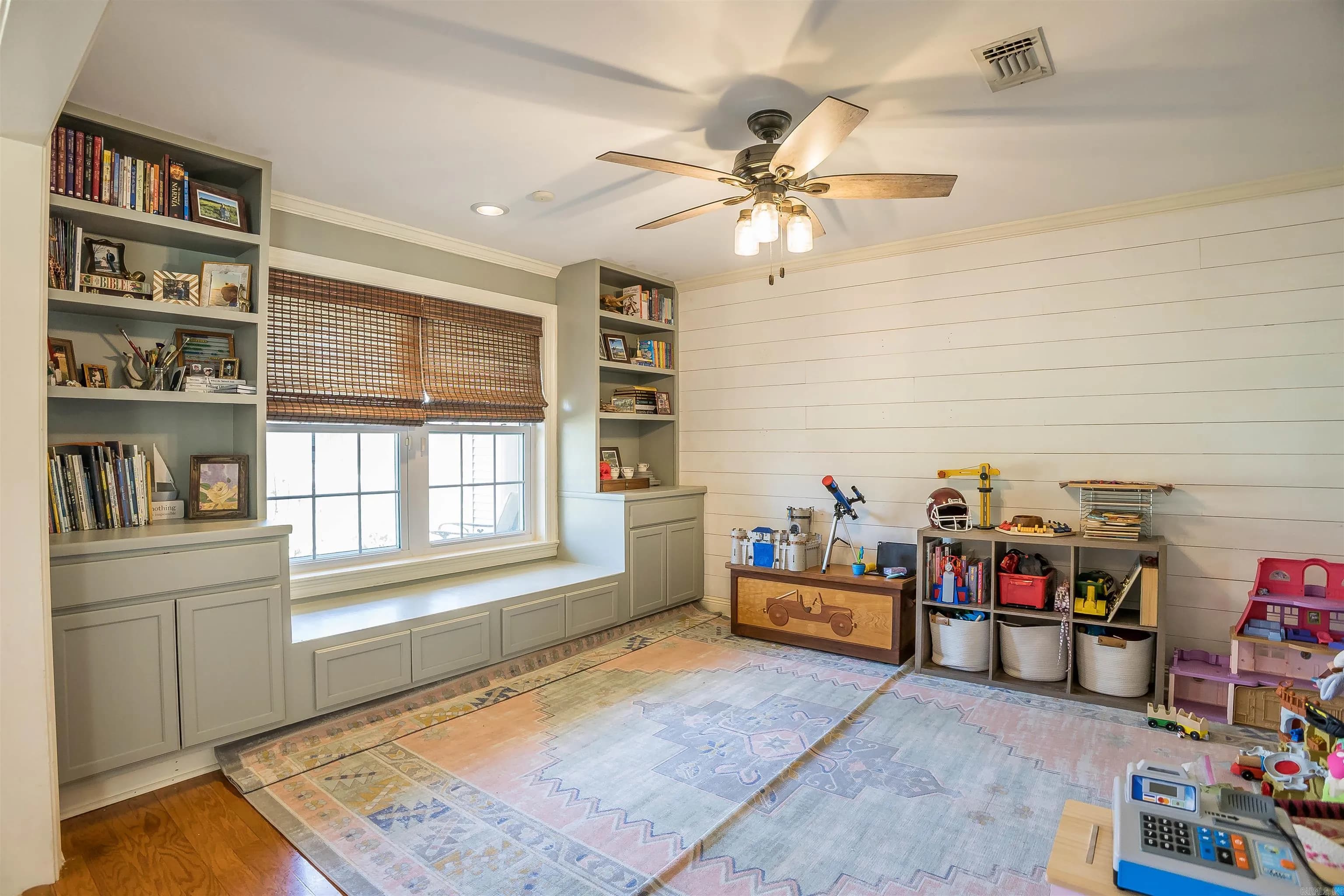 Property at 2205  Pathway - Image 15