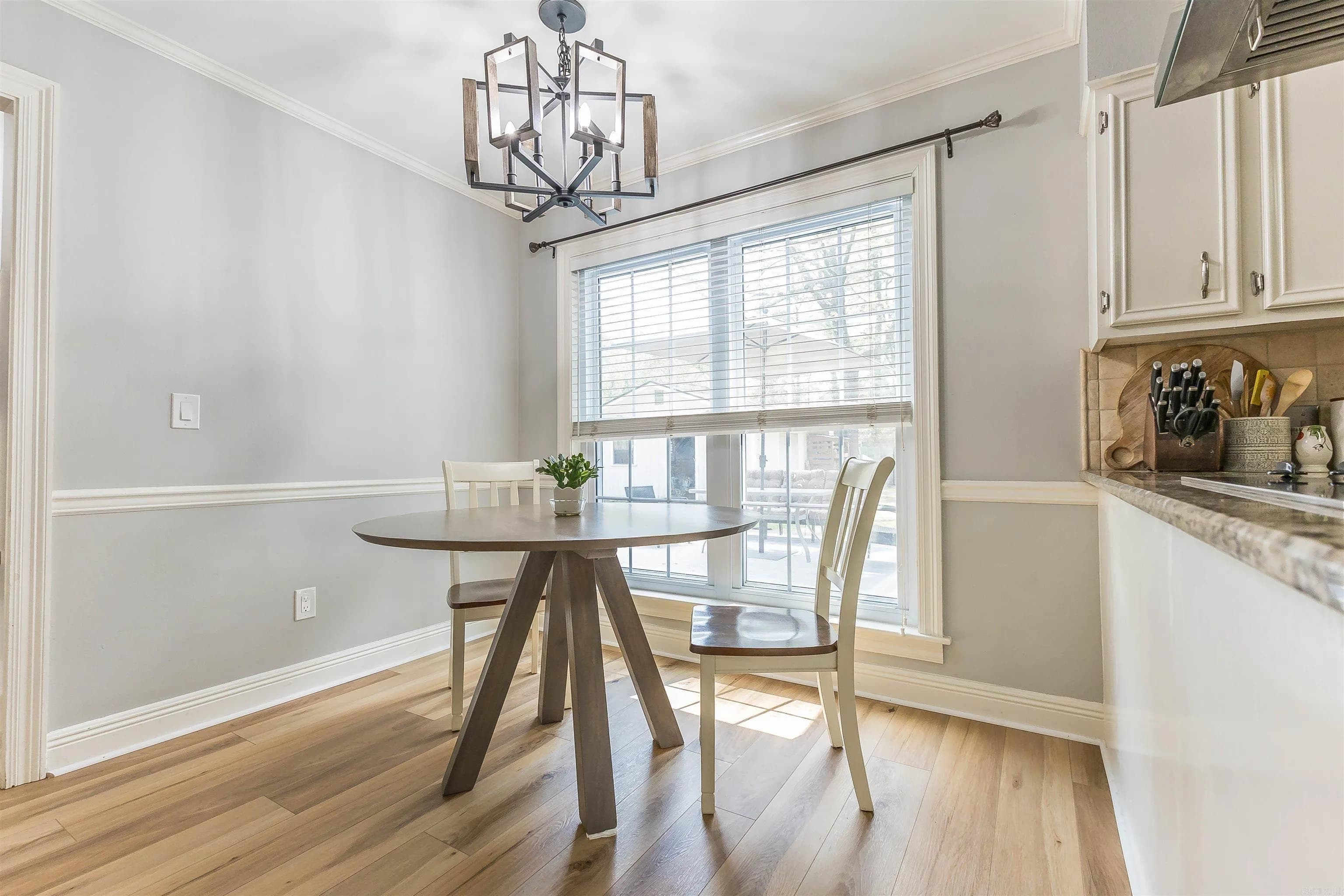 Property at 2205  Pathway - Image 23