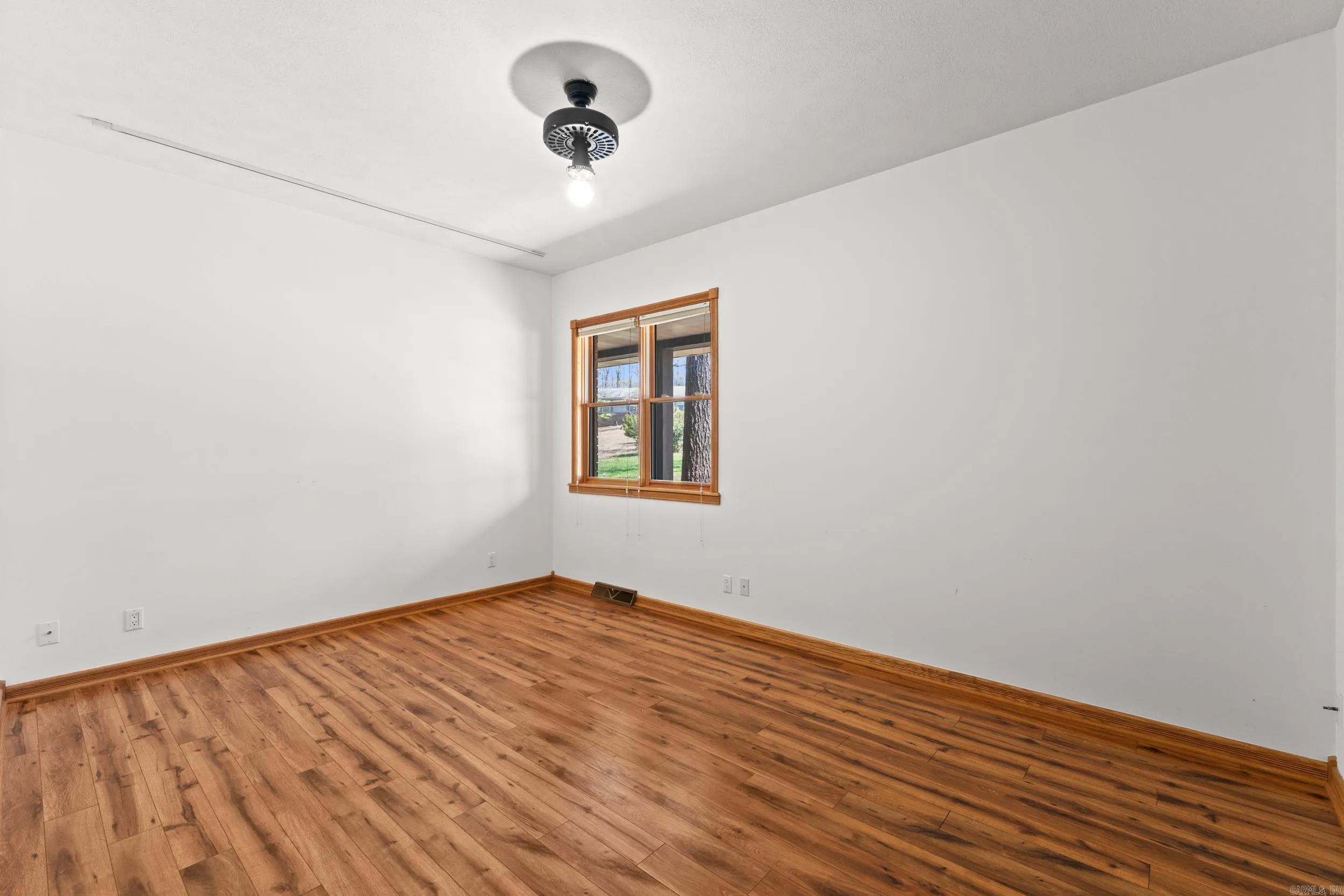 Property at 90  Lake lane - Image 18