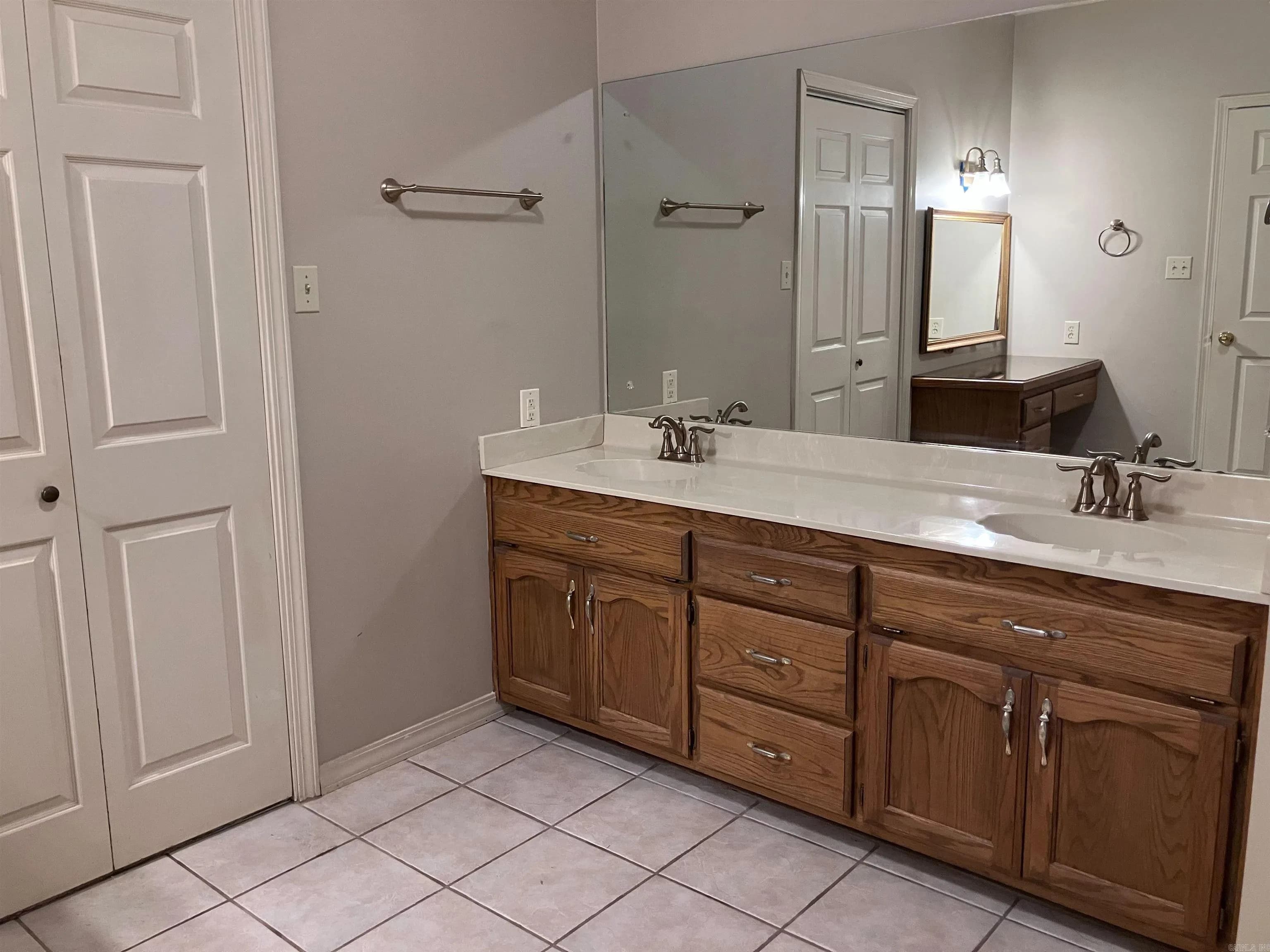 Property at 9  River oaks - Image 23