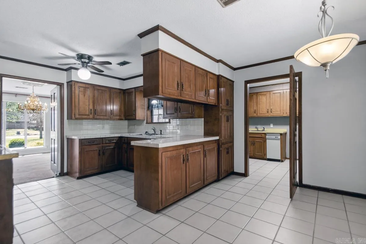 Property at 305  Cottonwood - Image 14