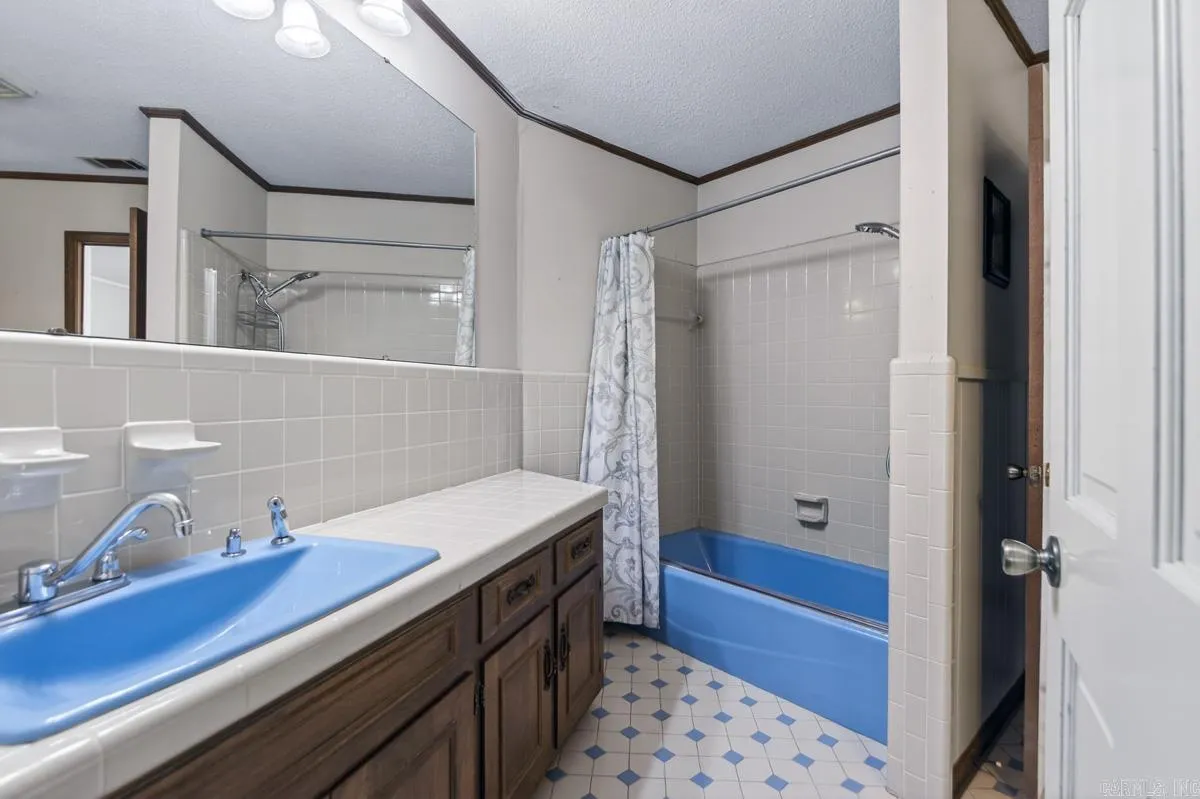 Property at 305  Cottonwood - Image 25
