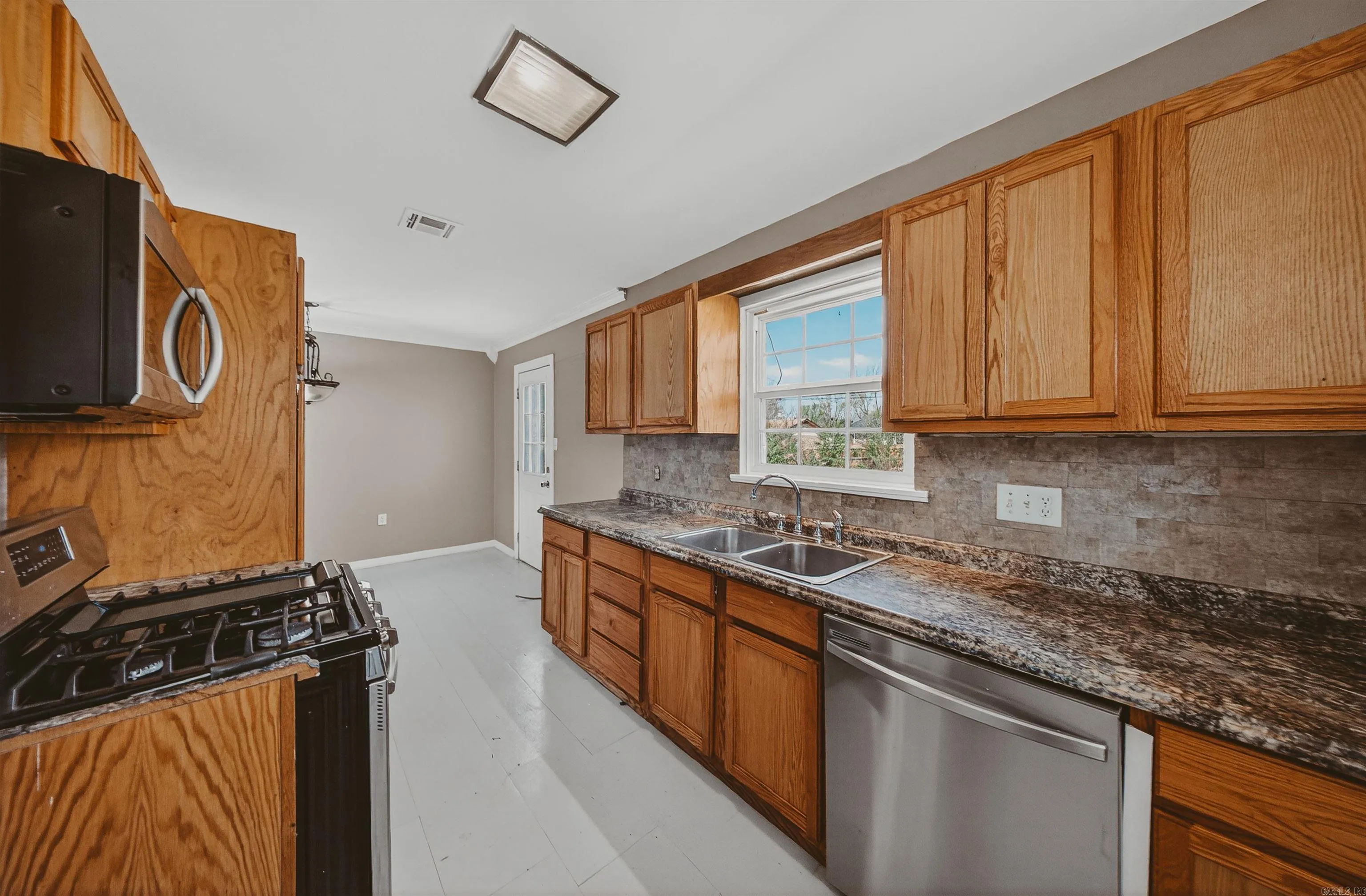 Property at 823 W Granite - Image 7