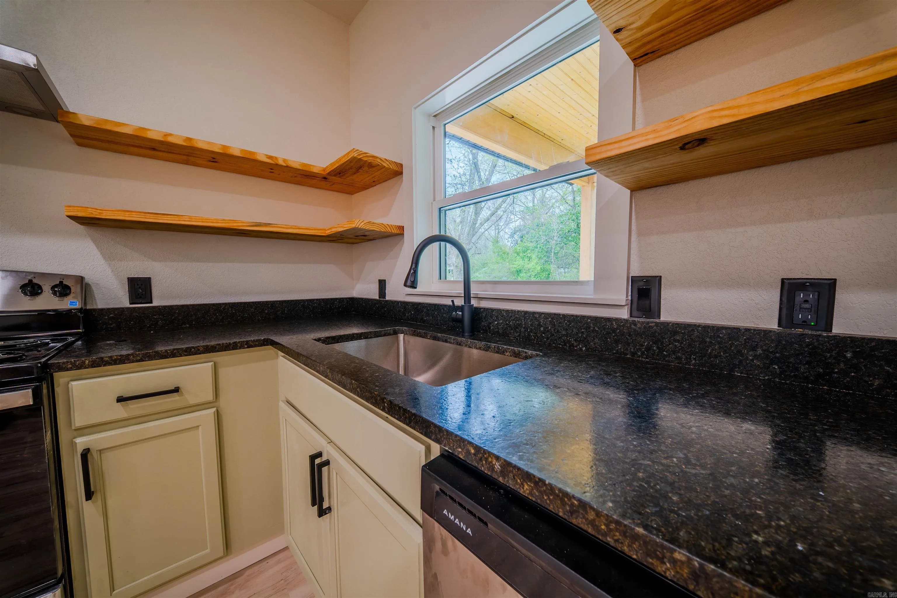 Property at 475  Hawkins - Image 7
