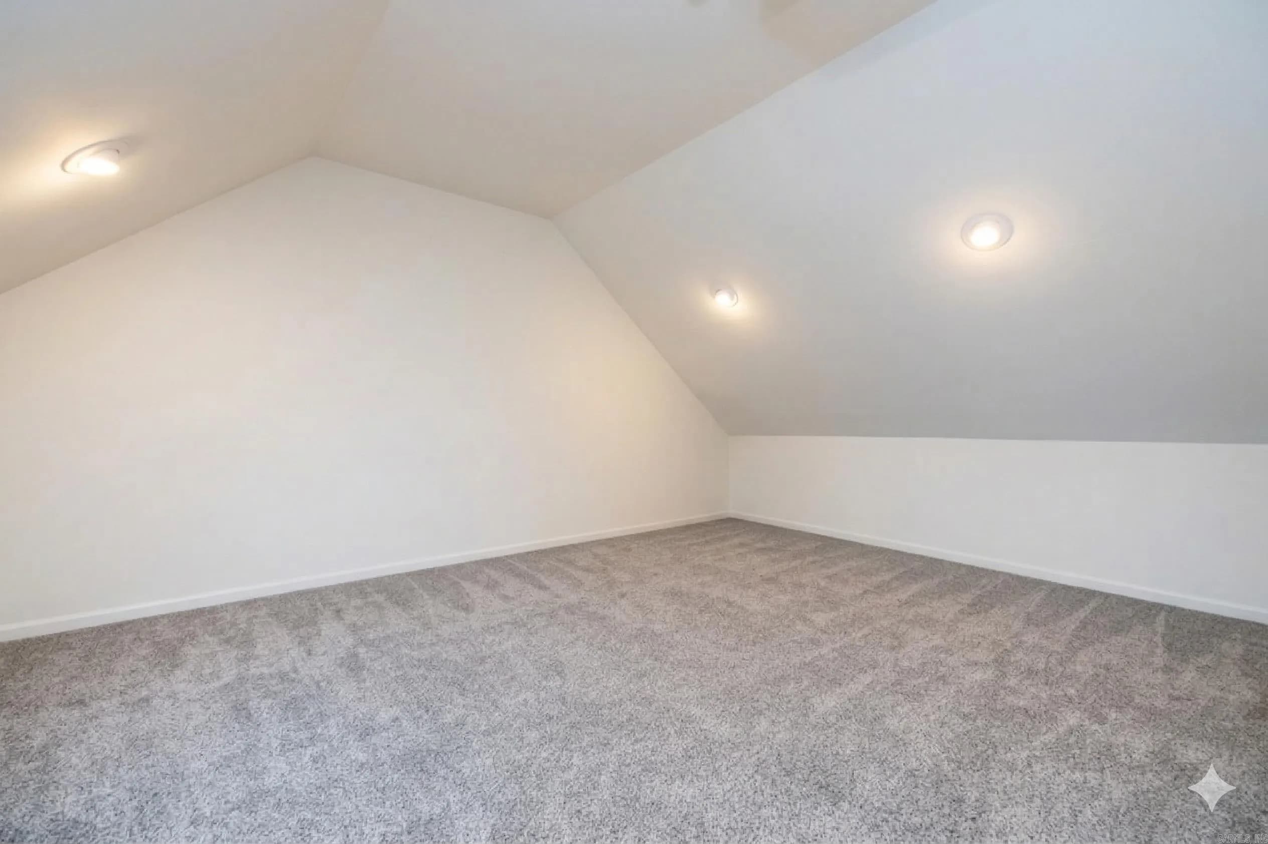 Property at 2400 N Pierce - Image 38
