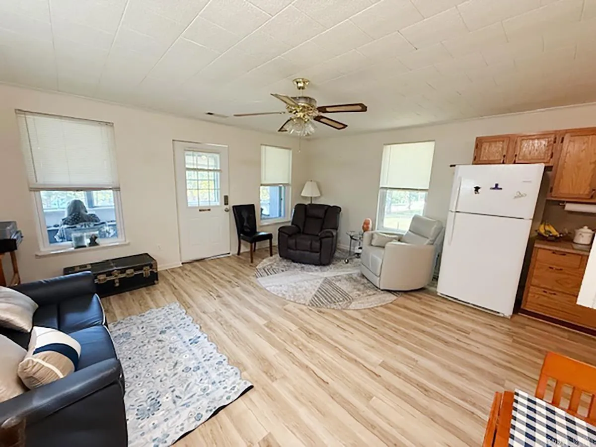 Property at 417  Houston - Image 4
