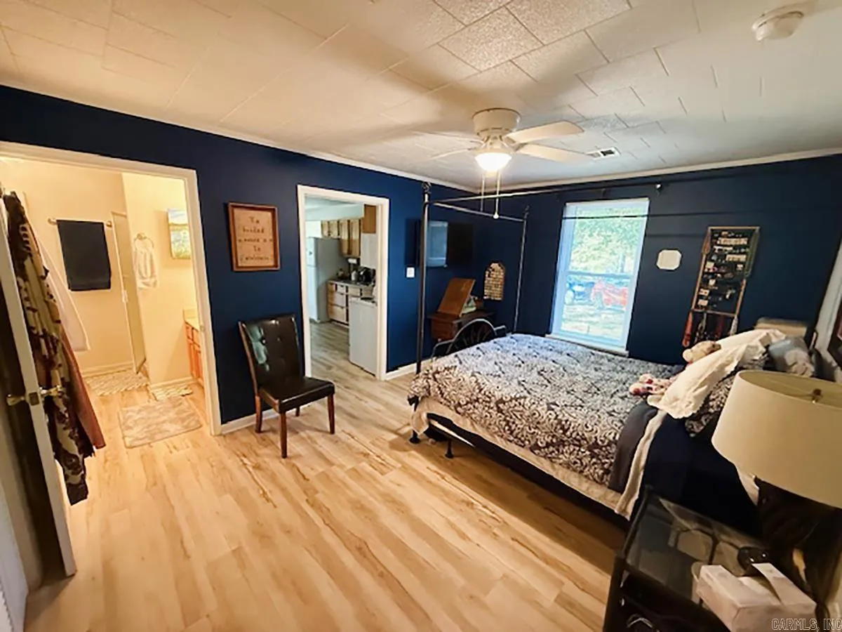 Property at 417  Houston - Image 10