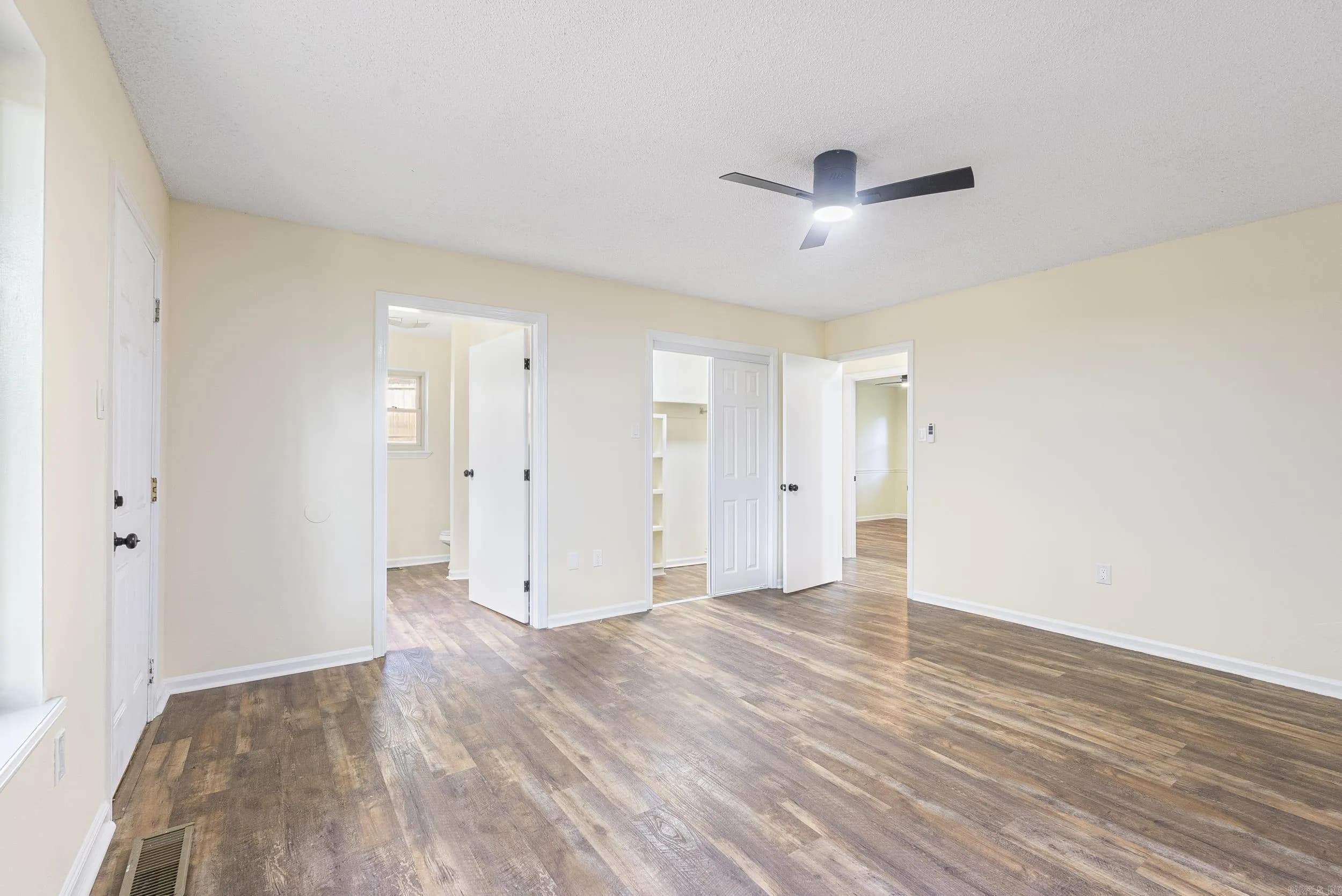 Property at 5  Random oaks - Image 37