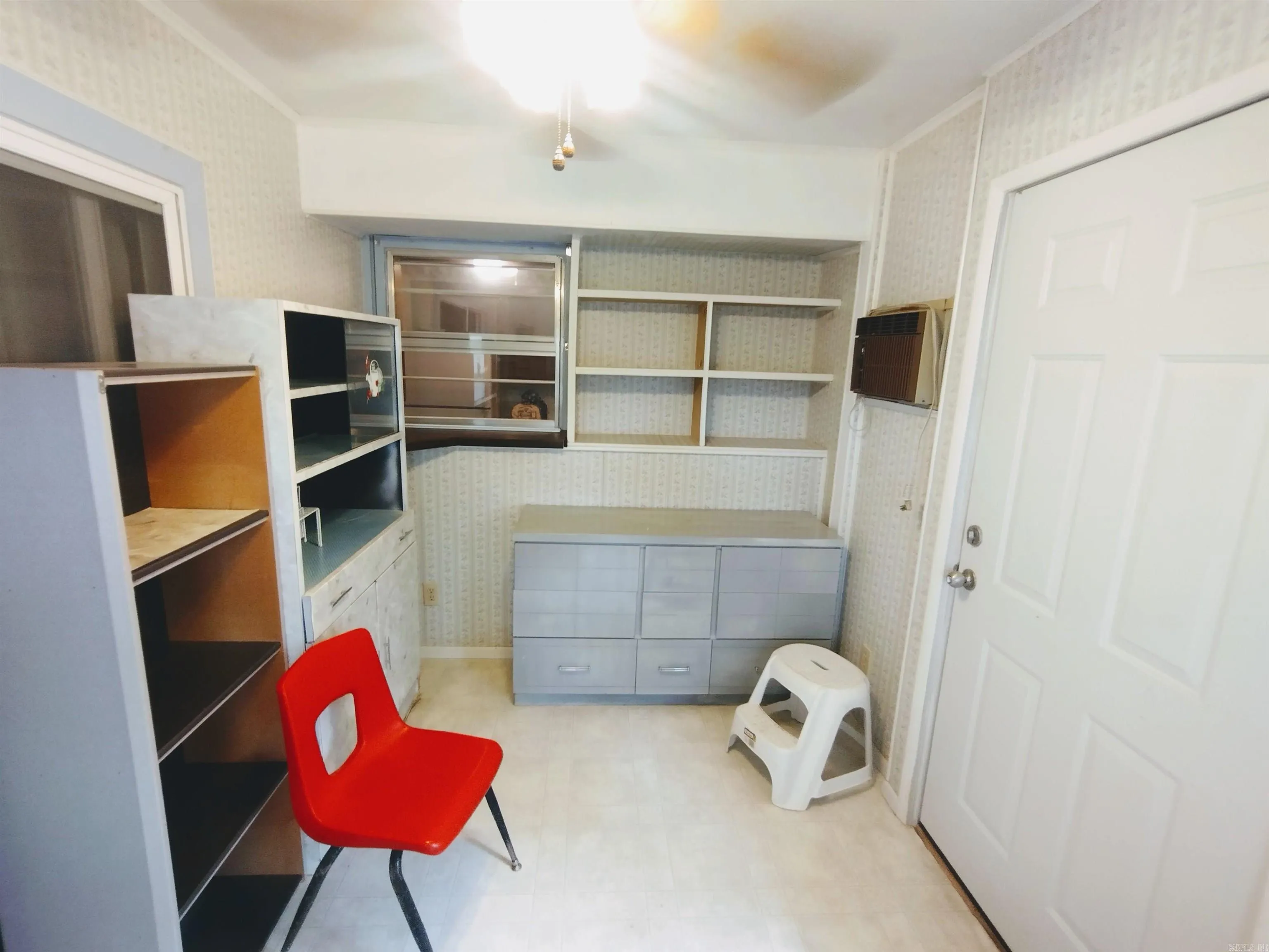Property at 201  S vine - Image 11
